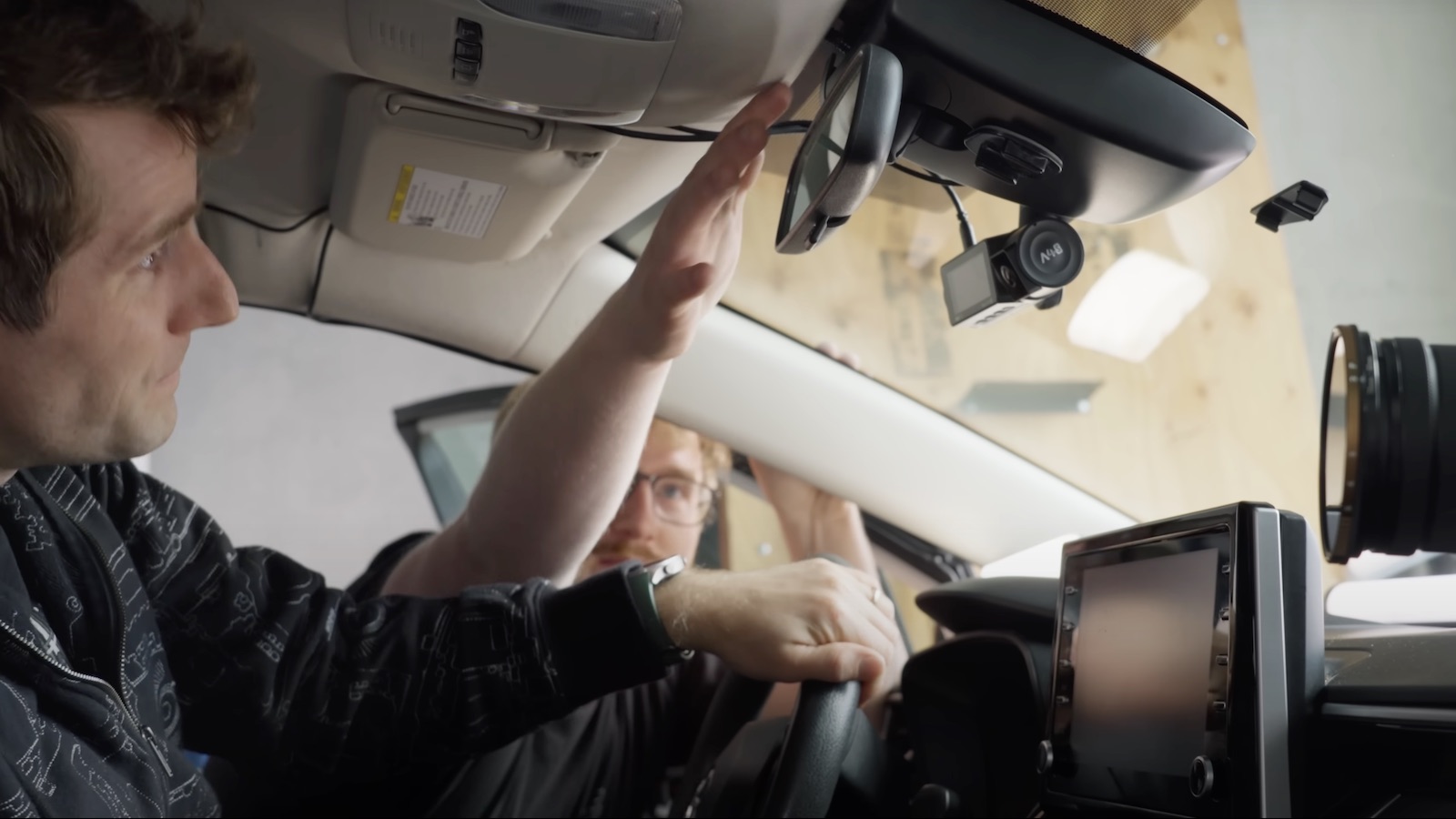 Θέλεις Autopilot όπως τα Tesla; Με 800 ευρώ μπορείς να το έχεις και στο αυτοκίνητό σου