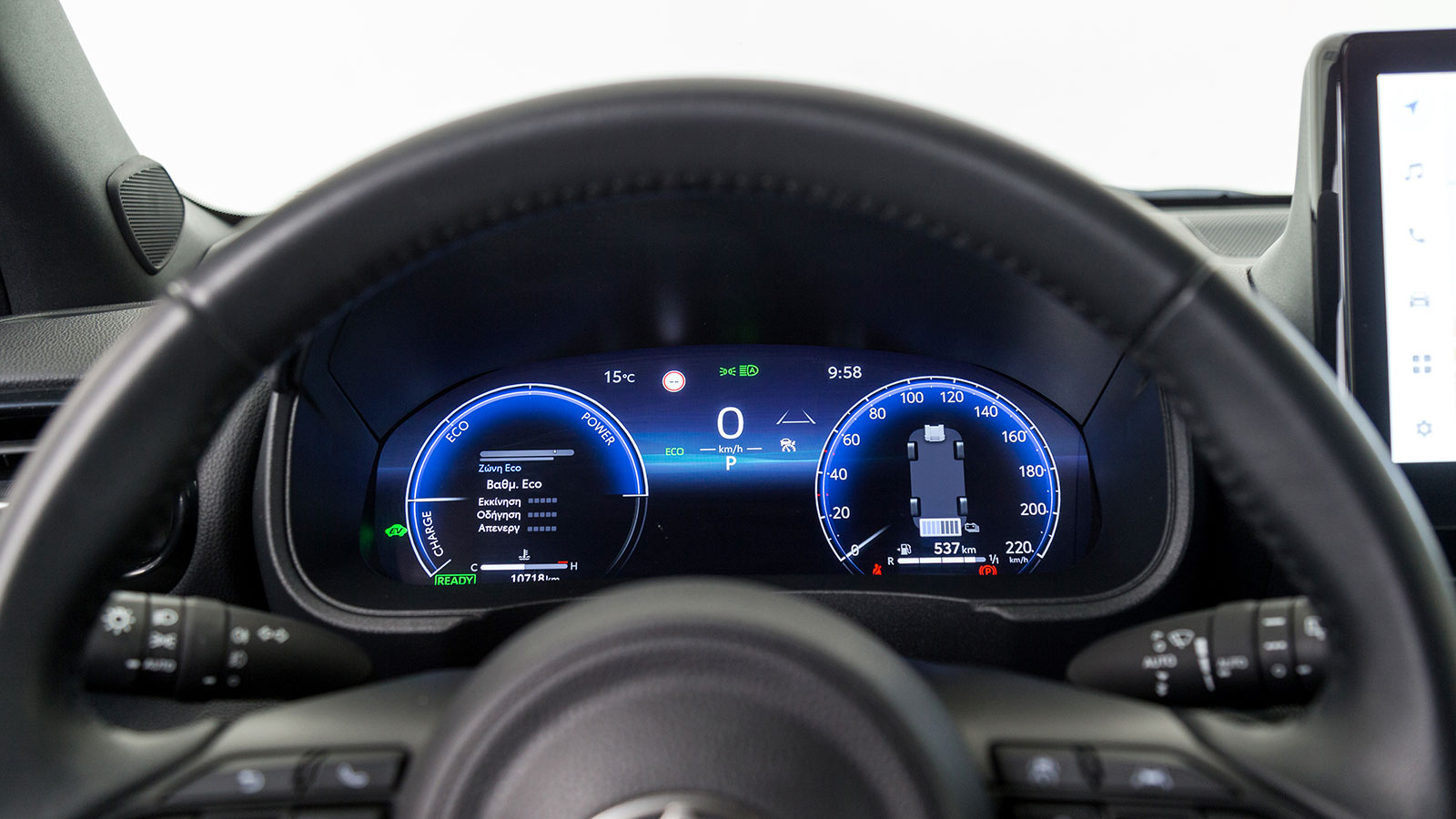 Ο πίνακας οργάνων έχει μέγεθος έως 12,3 ίντσες και γρήγορα βρίσκεις αυτό που χρειάζεσαι, ακόμη και αν βρίσκεται στα μέσα μενού.