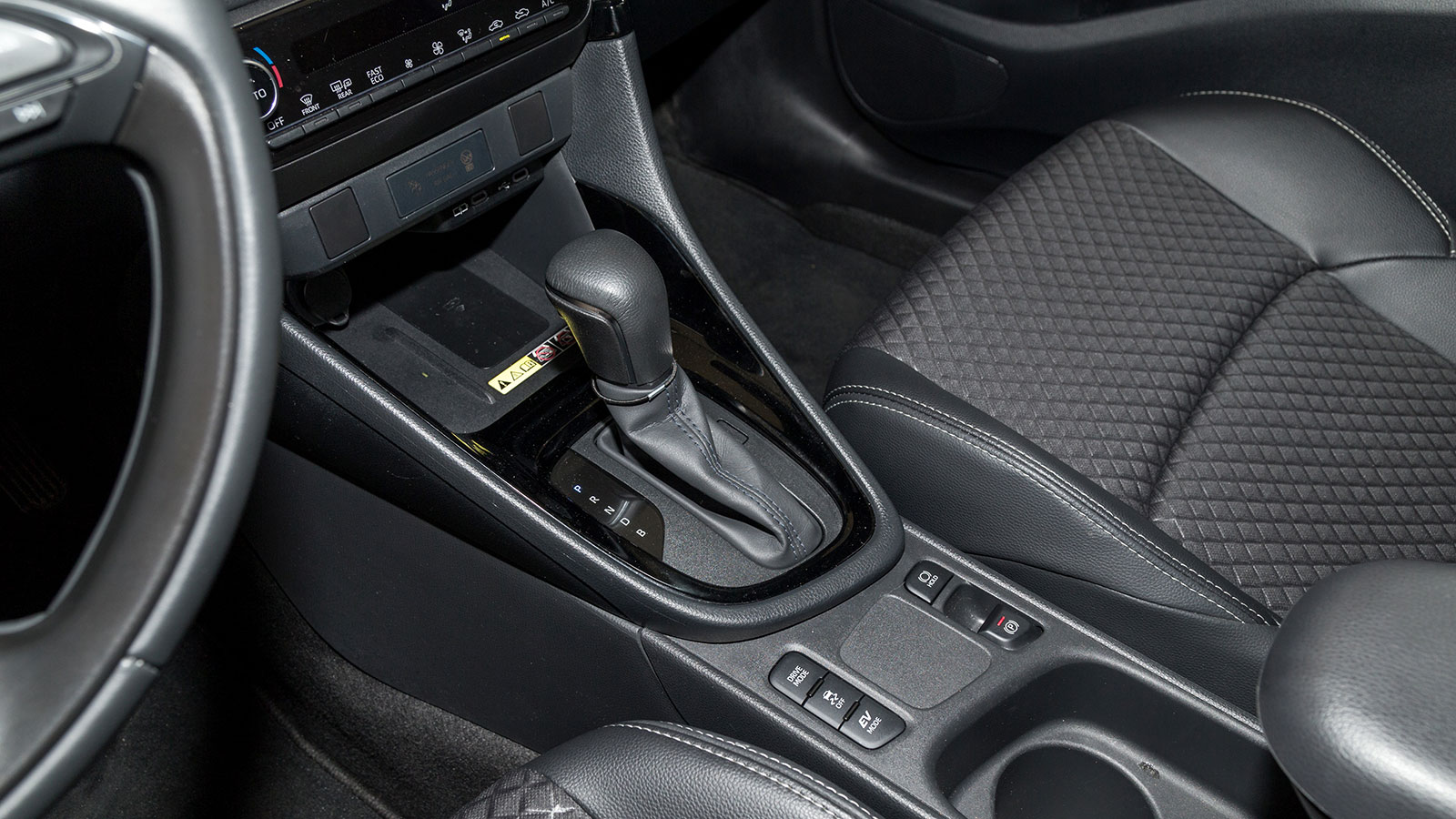 Η λειτουργία EV λειτουργεί για μικρό χρονικό διάστημα και σε χαμηλές ταχύτητες. Με έξυπνη χρήση μπορείς να δεις νούμερα κατανάλωσης που δεν θα το πιστ