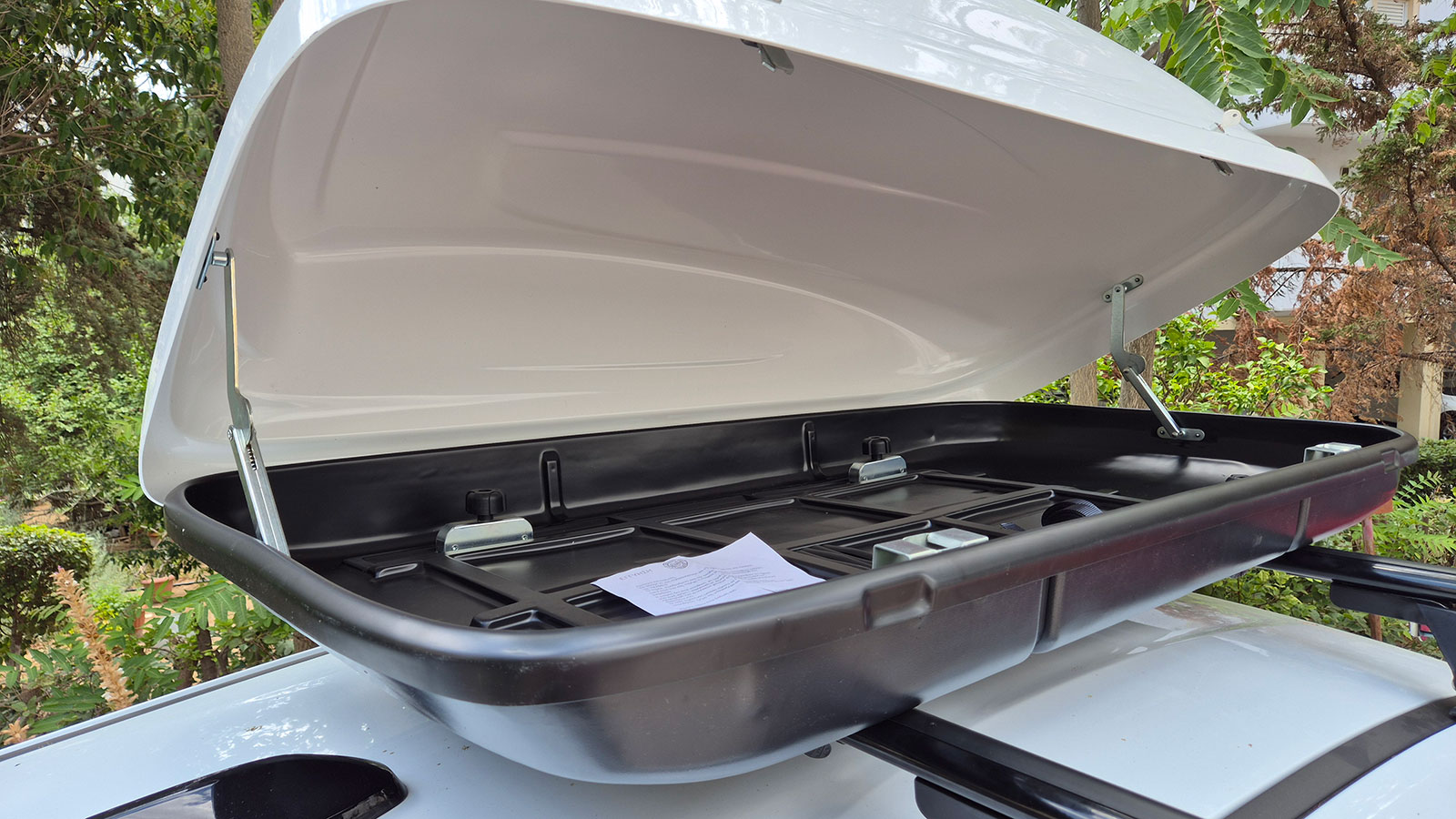 Πρόκειται για μια στιβαρή, ποιοτική και καλοσχεδιασμένη επιλογή, για όσους χρειάζονται επιπλέον χώρο χωρίς να θυσιάζουν αισθητική και ασφάλεια.