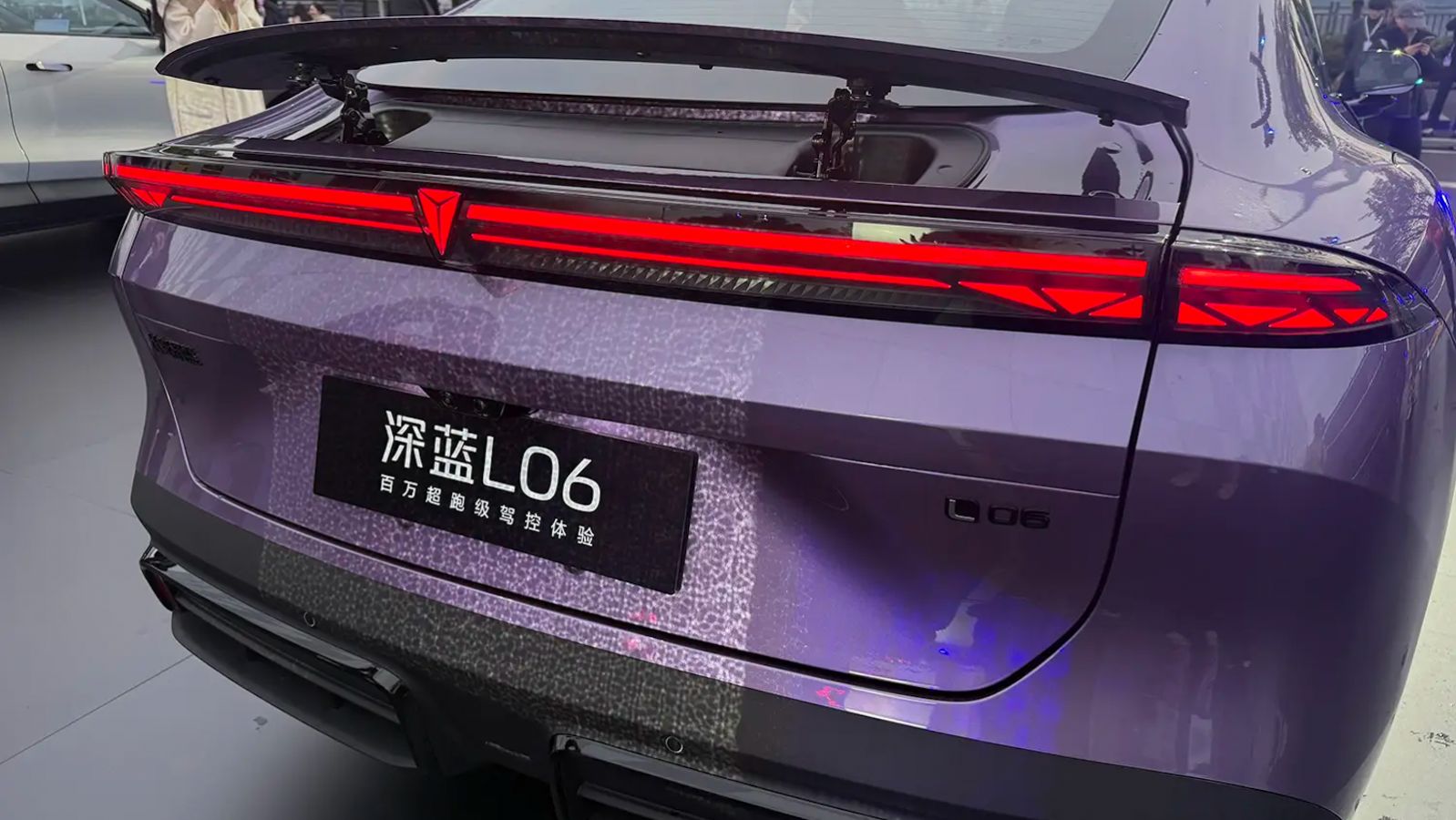 το νέο Deepal L06 rear