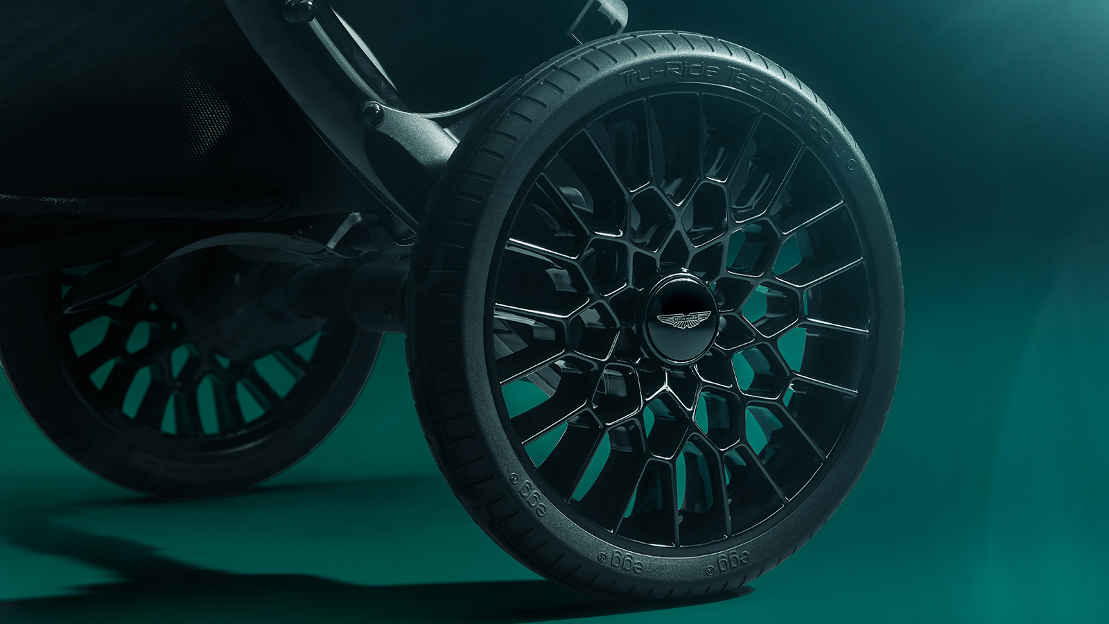 Πόσο κοστίζει το παιδικό καρότσι της Aston Martin;
