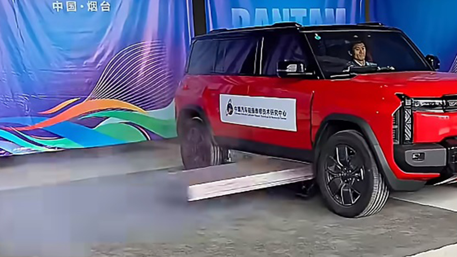 Κινέζοι έφτιαξαν εκτοξευτή που «φτύνει» τη μπαταρία σε περίπτωση φωτιάς