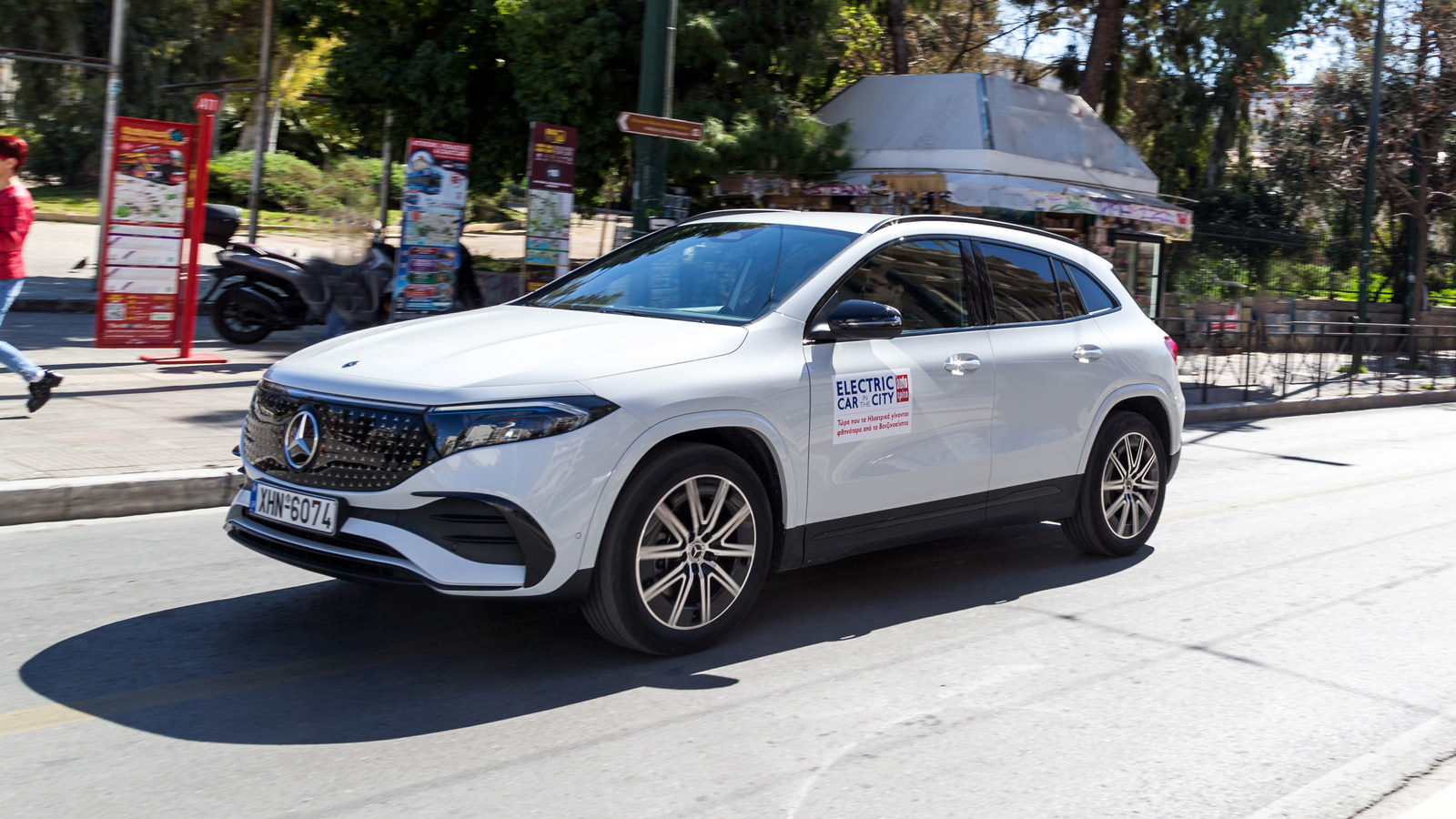 Mercedes EQA 300 4MATIC: Luxury τετρακίνητο SUV που βγάζει 400+ χλμ. στην πόλη 