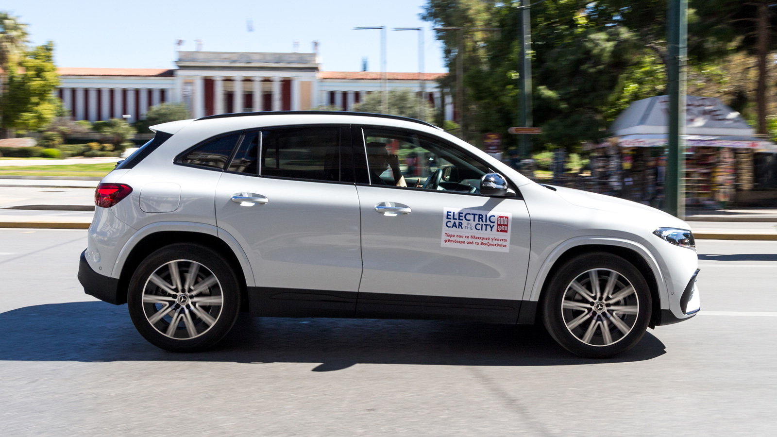 Mercedes EQA 300 4MATIC: Luxury τετρακίνητο SUV που βγάζει 400+ χλμ. στην πόλη 