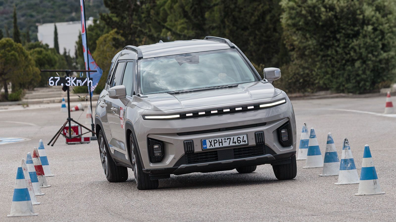 H πρώτη μας προσπάθεια ήταν στα 66,5 χλμ./ώρα, όπου και το Torres πέρασε με επιτυχία τη δοκιμασία, παρόλο που τα λάστιχα έδειξαν σημάδια πρόωρης ολίσθ