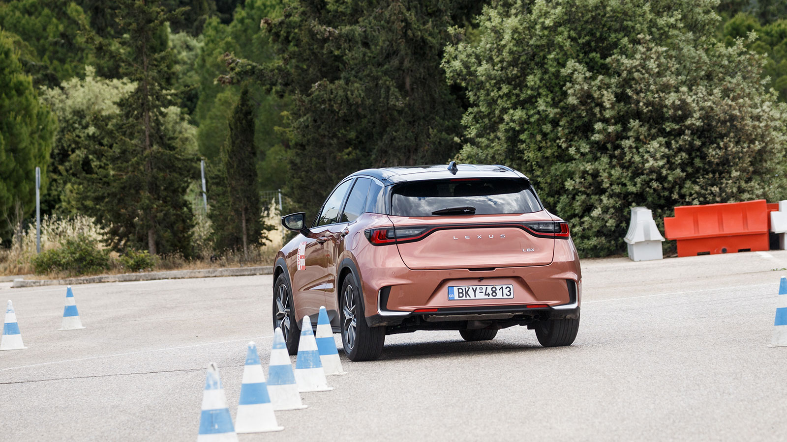Το Lexus LBX πέρασε με 76,5 χλμ./ώρα το τεστ αποφυγής κινδύνου, μπαίνοντας με αυτή του την επίδοση στην 5άδα των καλύτερων SUV πόλης.