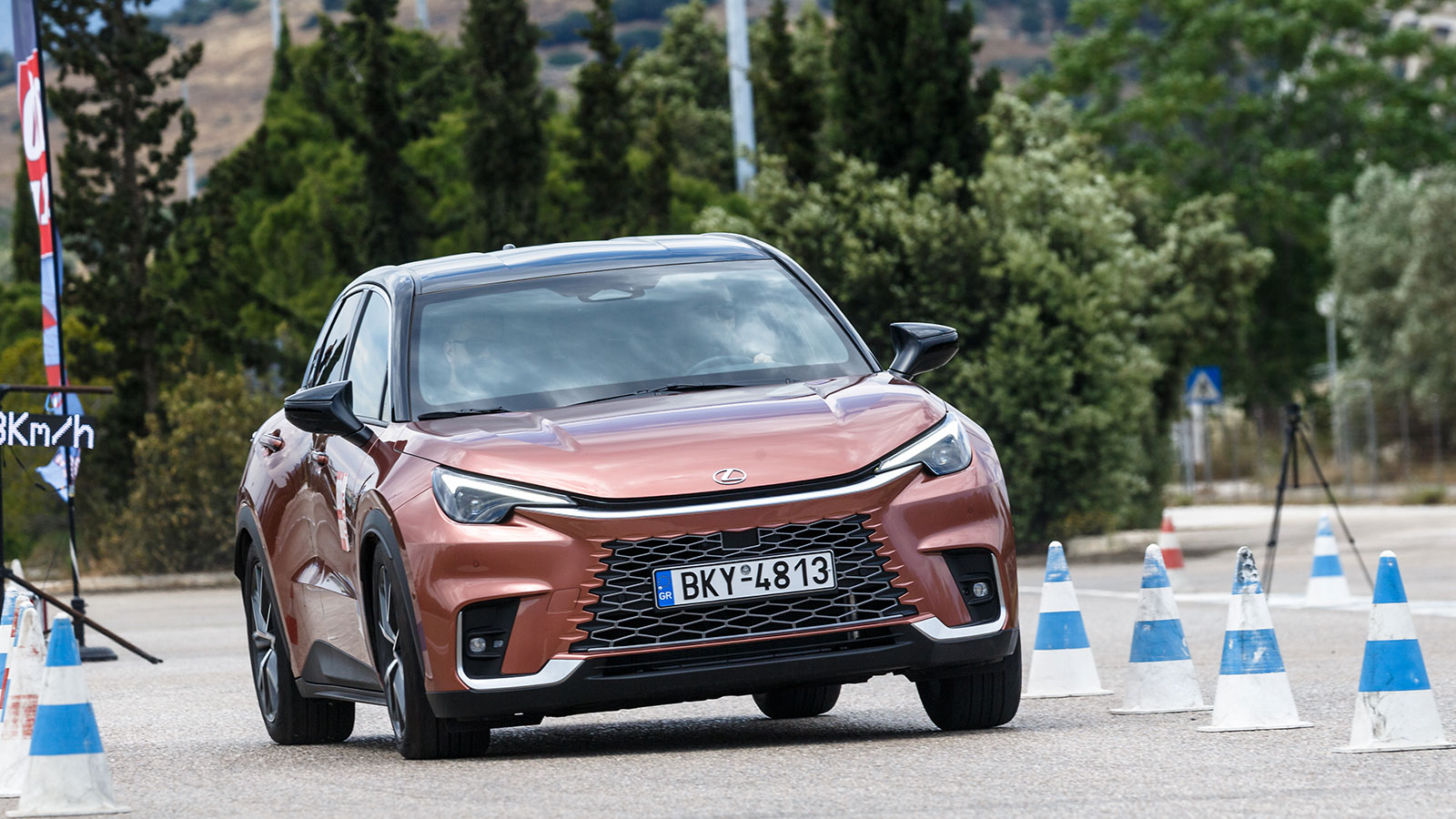 Σε ταχύτητες πάνω από το όριο, το LBX είχε ομαλές τάσεις, οι οποίες απλώς το ανάγκαζαν να έρθει στα όρια του πλάτους της διαδρομής με αποτέλεσμα να ακ