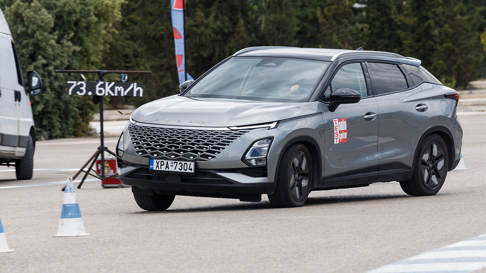 Το Omoda 5 πίεσε την ανάρτησή του αρκετά όσο ανέβαινε η ταχύτητα εισόδου στο elk test, με αποτέλεσμα να μην νιώθει άνετα στη διαδικασία. Τα 73,5 χλμ./
