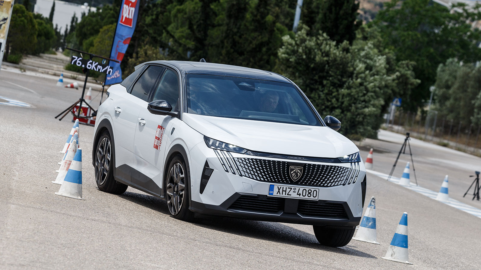 Το Peugeot 3008 ισορροπεί ιδανικά μεταξύ της άνεσης και της δυναμικής οδικής συμπεριφοράς μέσω της ρύθμισης της ανάρτησής του, κάτι που φάνηκε και στη