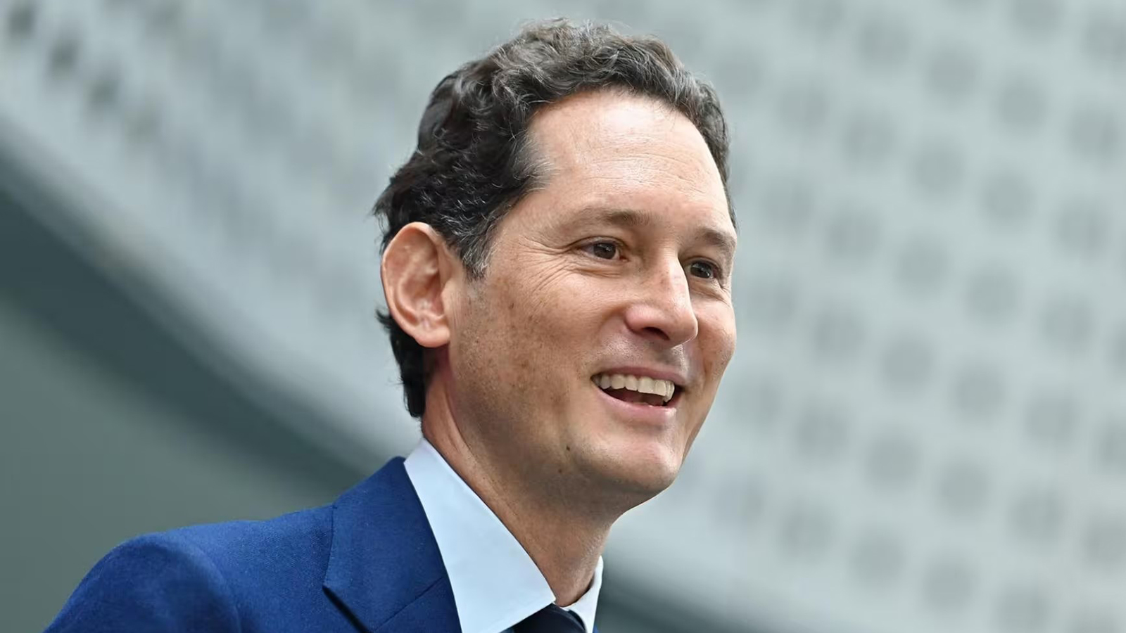 12μηνη κοινωφελή εργασία θα προσφέρει ο CEO των Stellantis & Ferrari