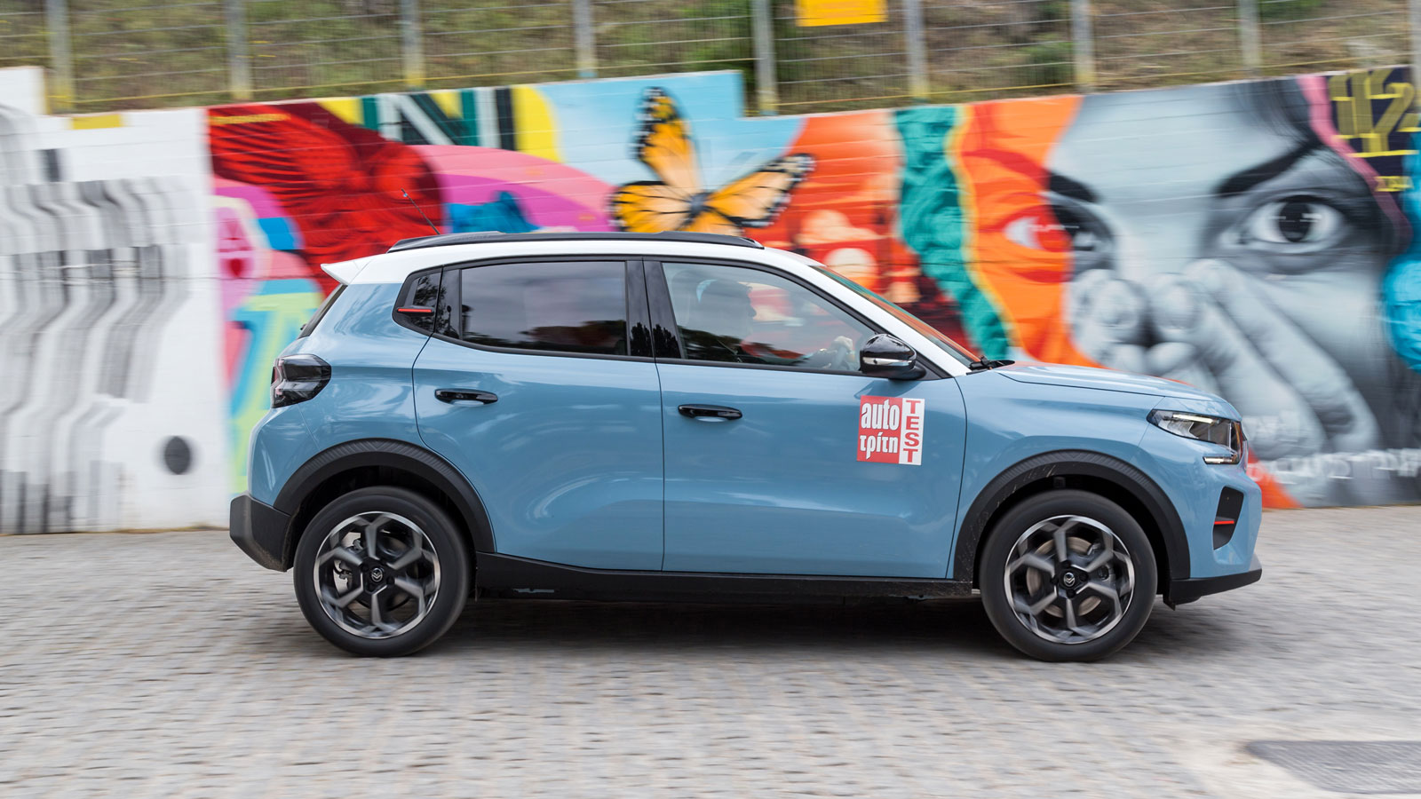 Η πολύ χαμηλή αστική κατανάλωση του Citroen e-C3 (12,5 kWh/100 χλμ.) εξασφαλίζει αυτονομία πόλης πάνω από τα 300 χλμ..