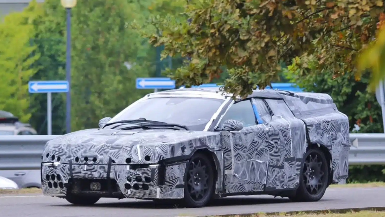 Η Ferrari μπαίνει στην εποχή του ρεύματος: Οι πρώτες εικόνες του ηλεκτρικού supercar