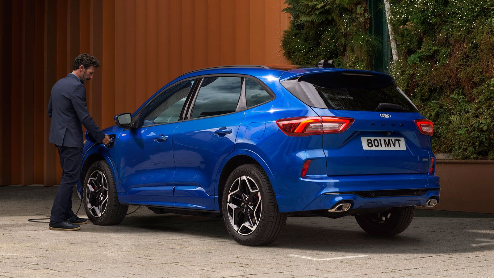 Αγορά ή leasing σε Plug-in Hybrid - Παίρνεις Ford Kuga με τα μισά λεφτά