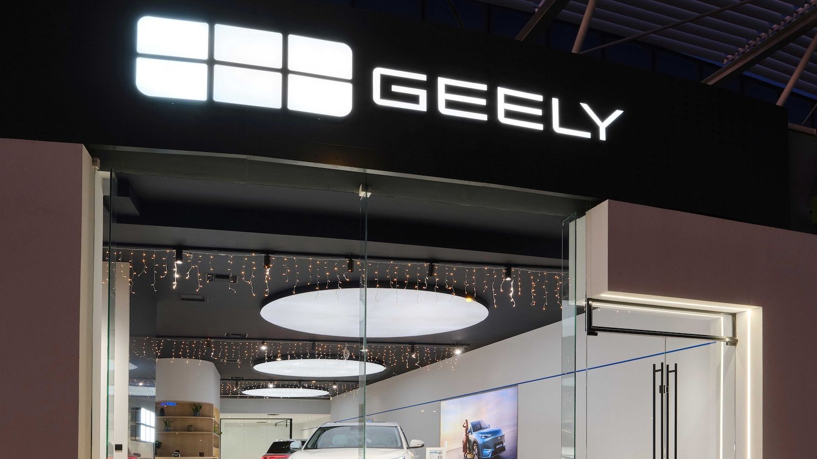 Το πρώτο κατάστημα της Geely ανοίγει στο Μαρούσι