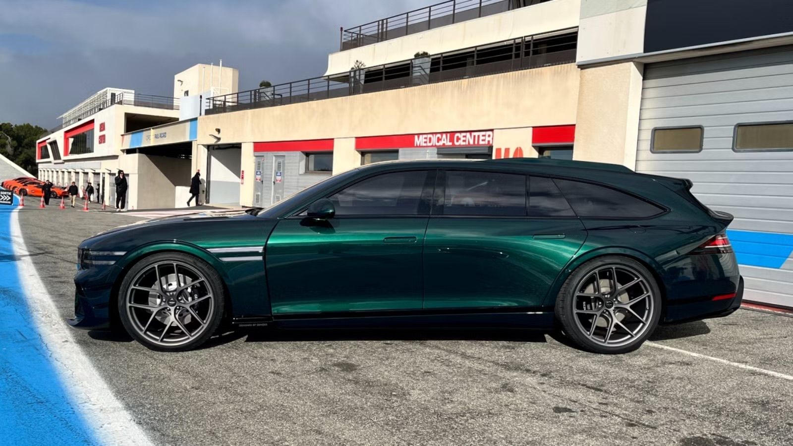 Το Genesis G90 Wingback είναι ένα γρήγορο wagon που μπορεί να μπει στην παραγωγή