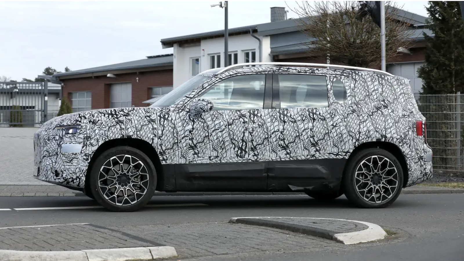 Νέα γενιά Mercedes-Benz GLB: Σε δοκιμές εξέλιξης στο δρόμο