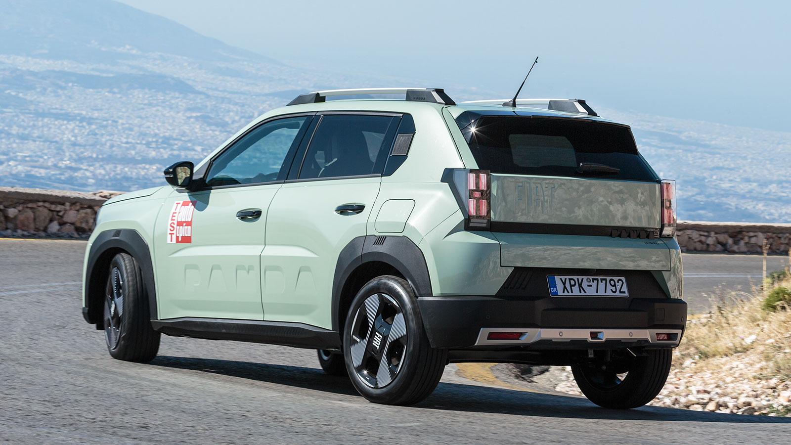 Με τιμή που ξεκινά από τις 20.800 ευρώ, το Fiat Grande Panda είναι το πιο φθηνό μοντέλο της κατηγορίας που διατίθεται με ήπια υβριδικό σύστημα και αυτ