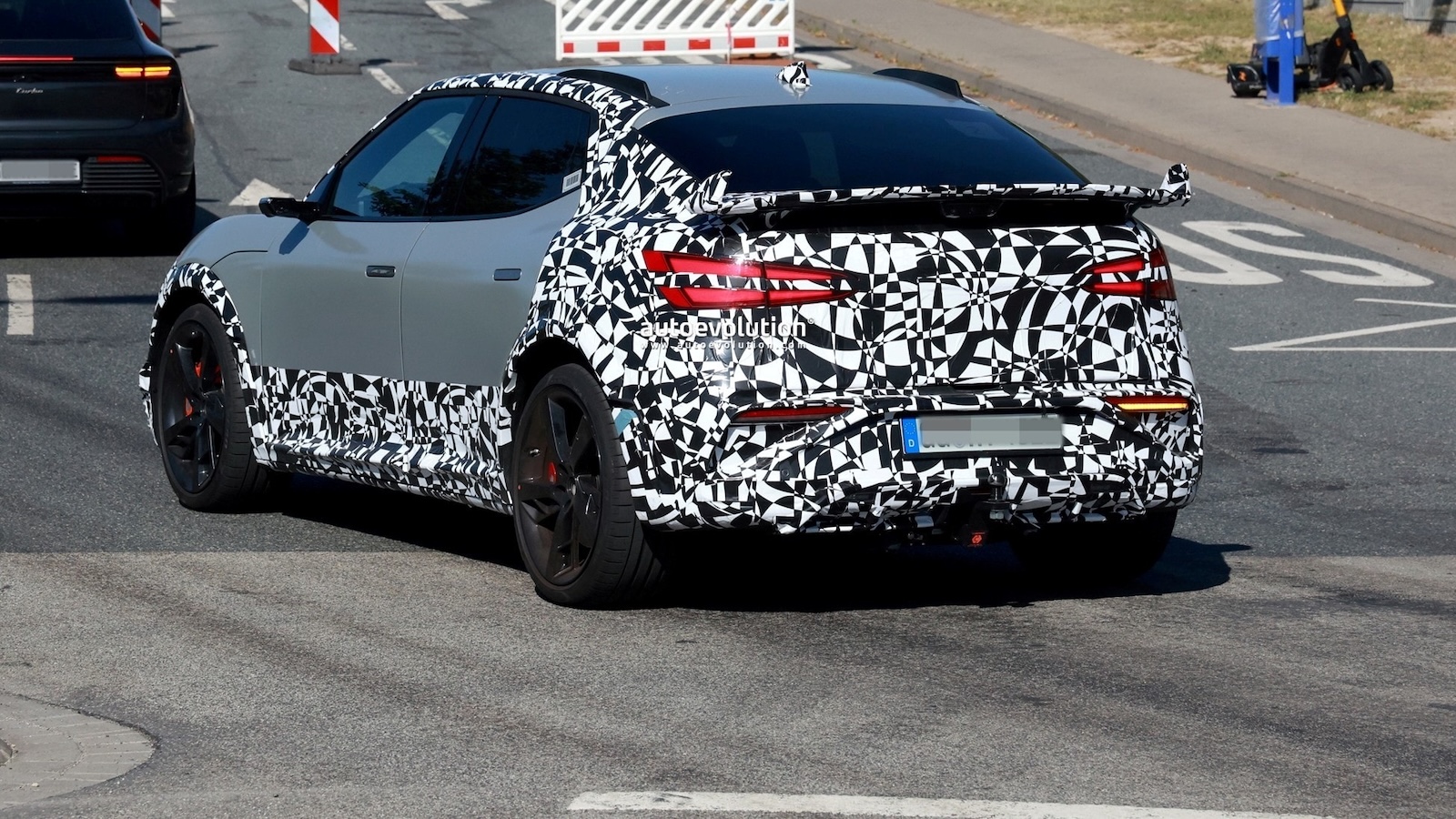 Genesis GV60 Magma: Το πρώτο «καυτό» SUV επιδόσεων των Κορεατών σε δοκιμές στο δρόμο