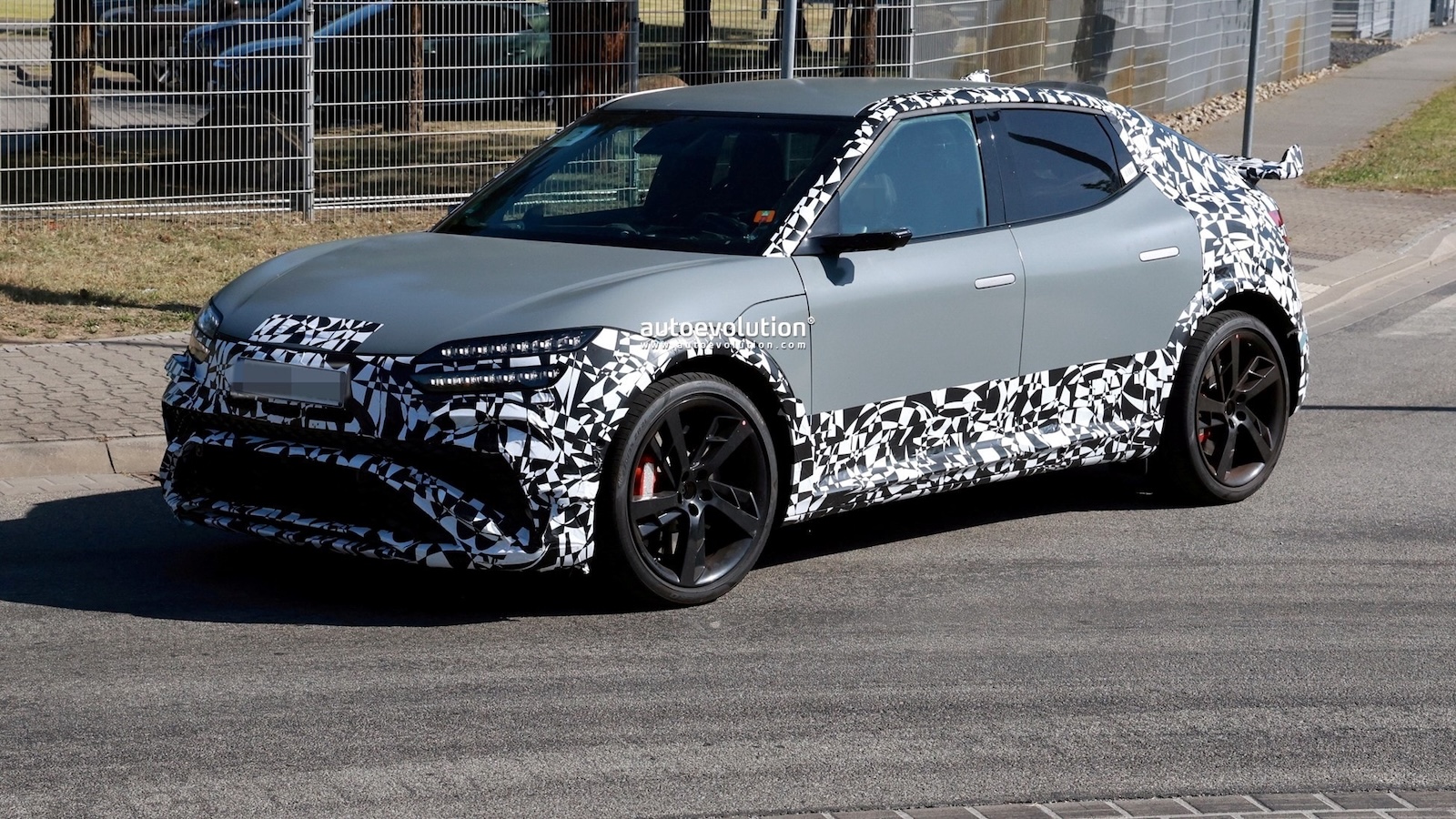 Genesis GV60 Magma: Το πρώτο «καυτό» SUV επιδόσεων των Κορεατών σε δοκιμές στο δρόμο