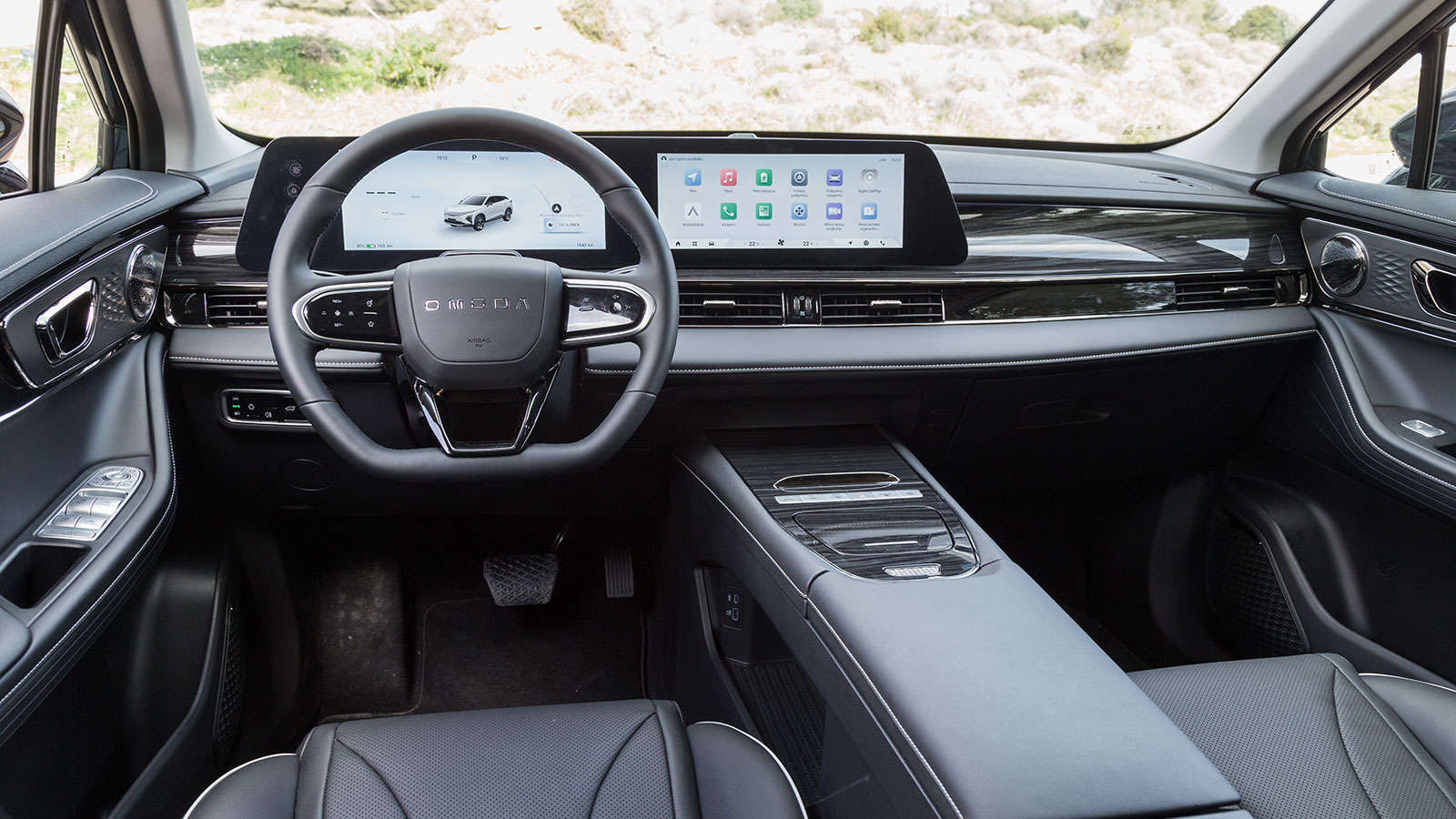 Αν και λιτό, το εσωτερικό του Omoda 5 είναι σύγχρονο και ευχάριστο αισθητικά, ικανοποιώντας απόλυτα με την ποιότητα κατασκευής του και το φινίρισμά το
