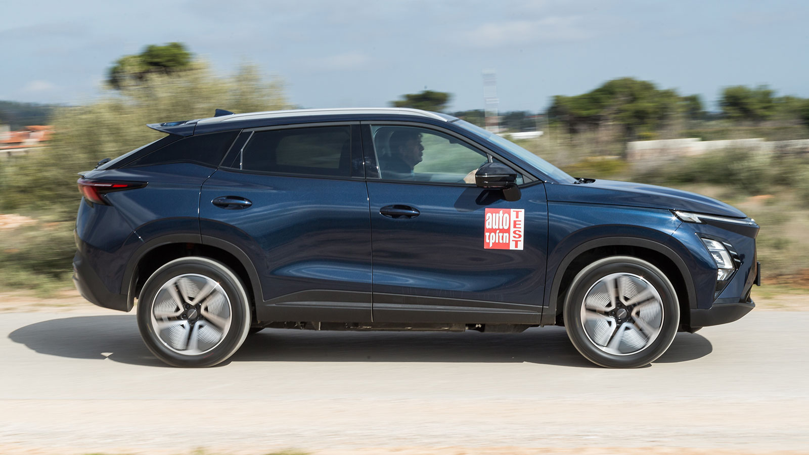 To Οmoda 5 στην βενζινοκίνητη έκδοσή του εφοδιάζεται με 1,6 λτ. κινητήρα απόδοσης 147 ίππων και 7τάχυτο κιβώτιο διπλού συμπλέκτη. 