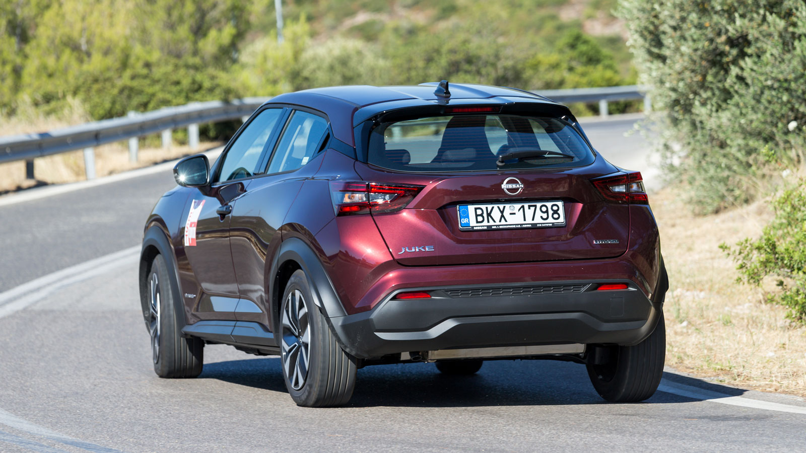 Εκτός των παραδοσιακών ηλεκτρονικών συστημάτων, το Nissan Juke διαθέτει επίσης τα Active Ride Control (για βελτιωμένη άνεση) και Active Trace Control 