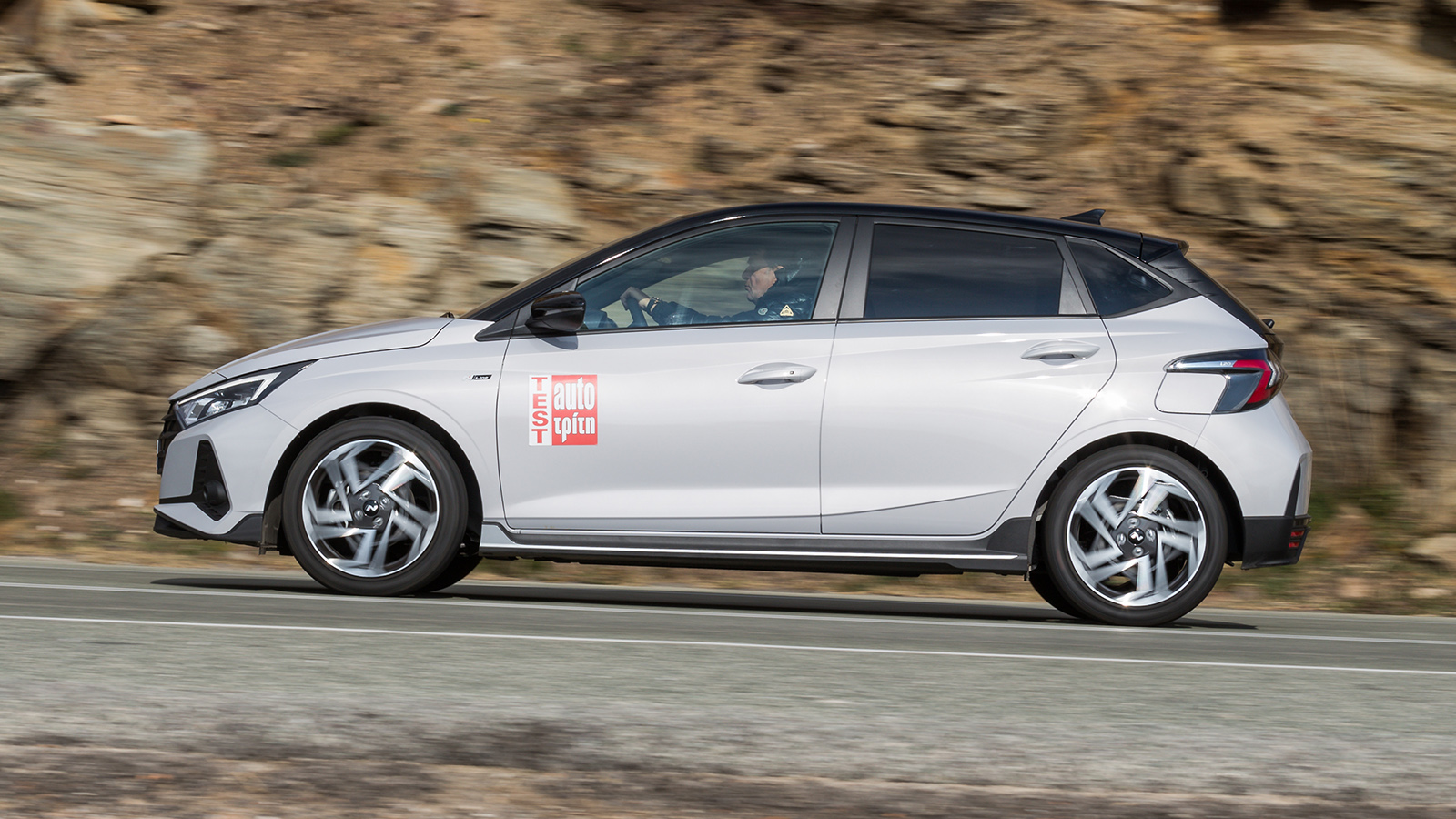 Toyota Yaris Hybrid 116 PS Vs Hyundai i20 100 PS: Δυνατή μάχη