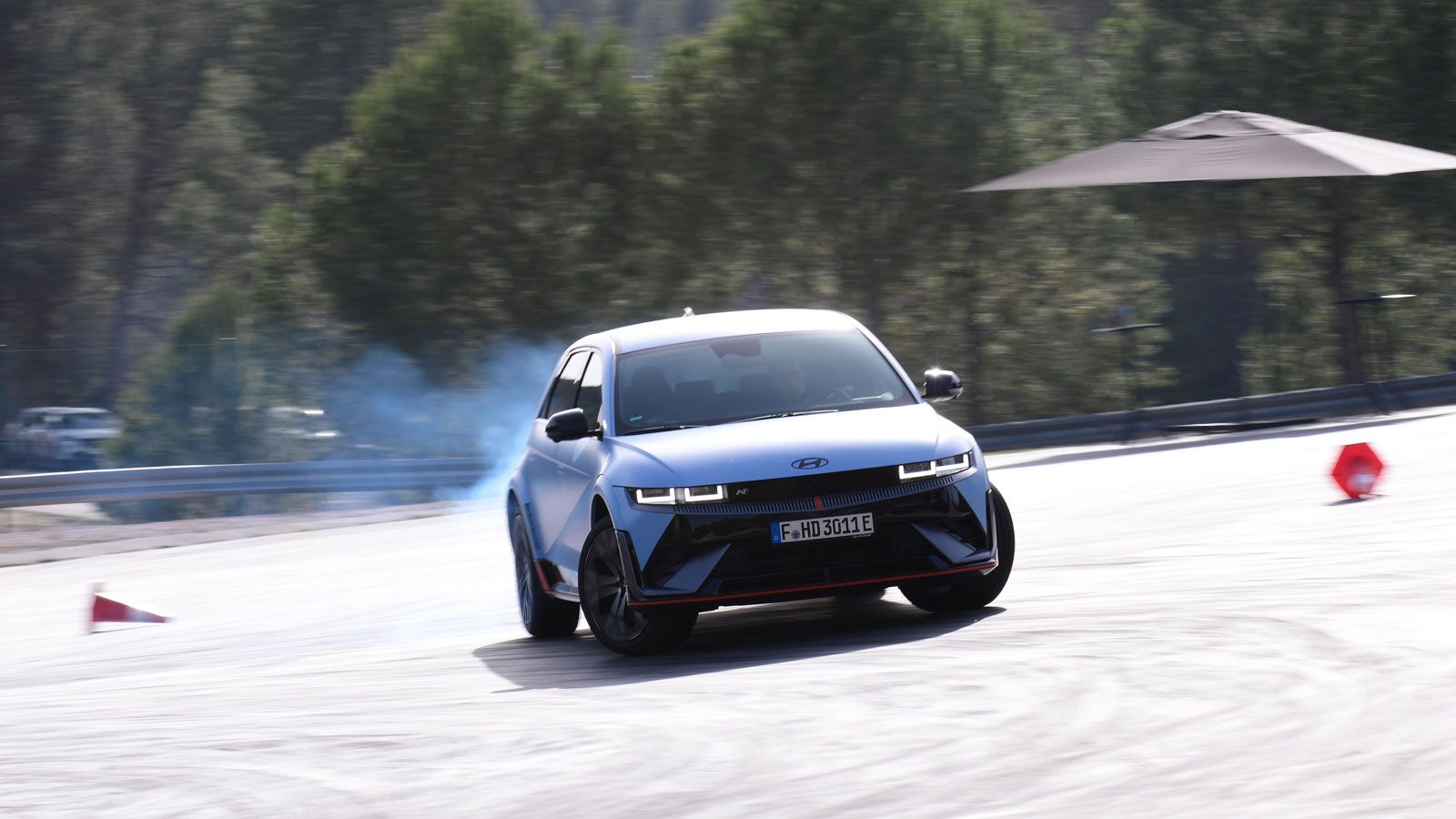 Η λειτουργία «N Road Sense» προτείνει αυτόματα στον οδηγό να επιλέξει κάποιο πιο «αγωνιστικό» mode όταν αντιληφθεί ότι ακολουθάει δρόμο με στροφές, ώσ