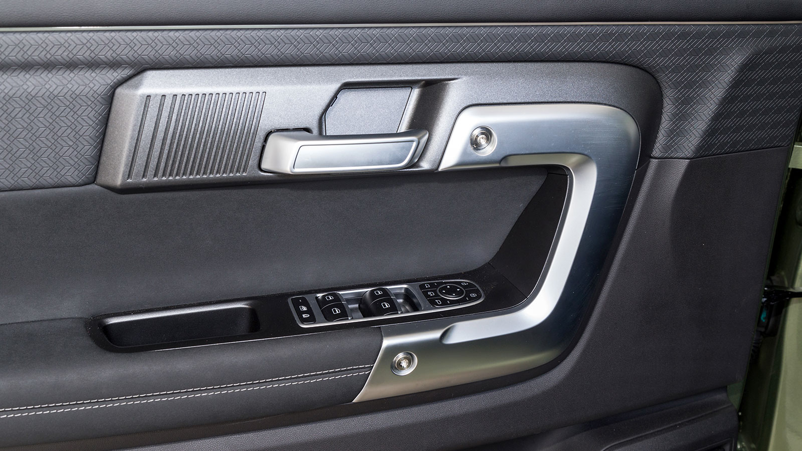 Καλή επιλογή υλικών και προσεγμένο φινίρισμα χαρακτηρίζουν το Jaecoo 7 στο εσωτερικό του, χαρίζοντάς του μια ευχάριστη και premium εικόνα.