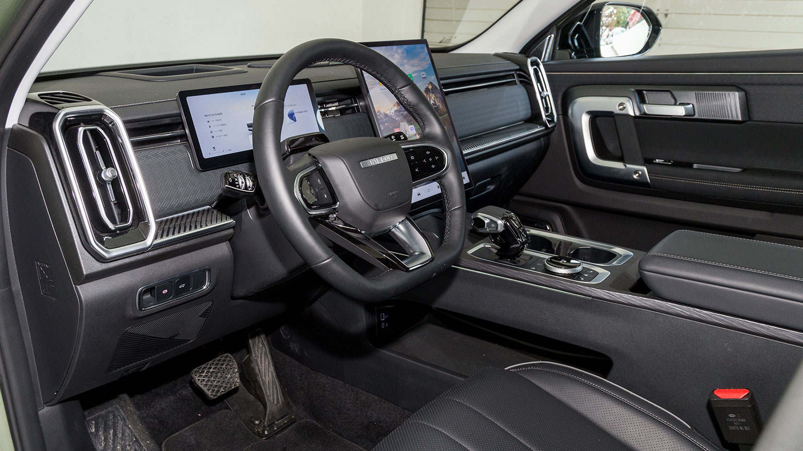 Συνολικά, το Jaecoo 7 εντυπωσιάζει με την εμφάνιση, αλλά και με το τεχνολογικό του βάθος. Αποδεικνύει πως η πολυτέλεια δεν κρίνεται μόνο από το design