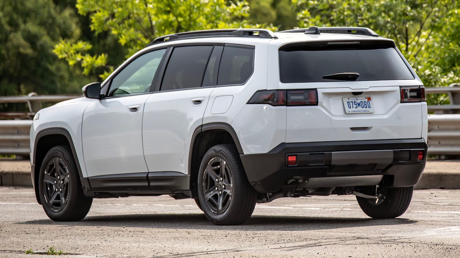 Διέρρευσε το νέο Jeep Cherokee: Εξωτερικό xωρίς καμουφλάζ & πλήρες εσωτερικό