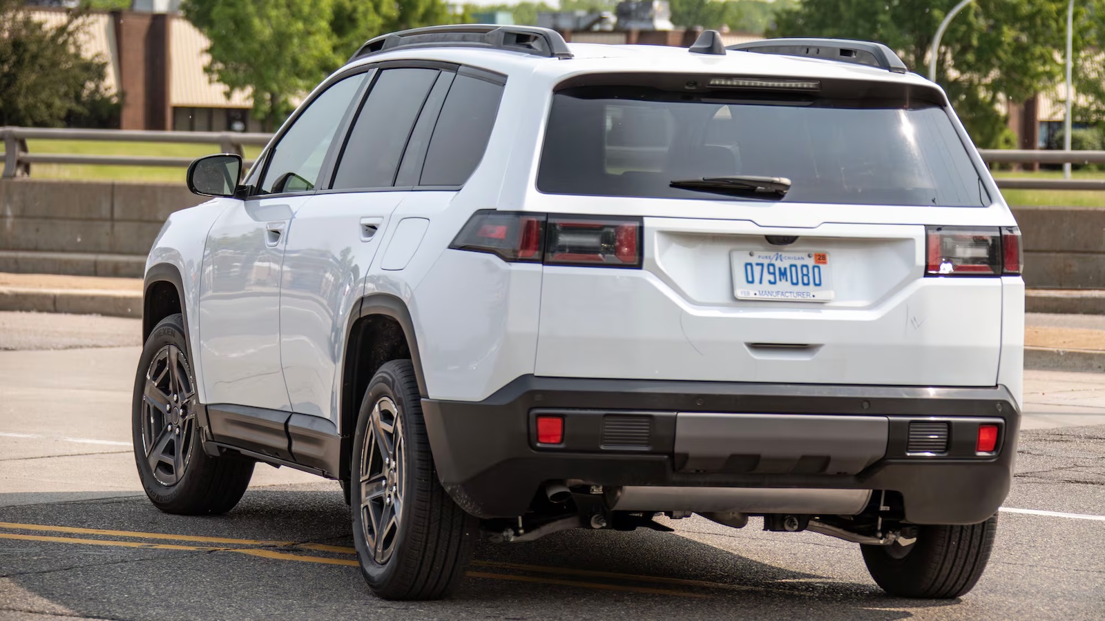 Διέρρευσε το νέο Jeep Cherokee: Εξωτερικό xωρίς καμουφλάζ & πλήρες εσωτερικό