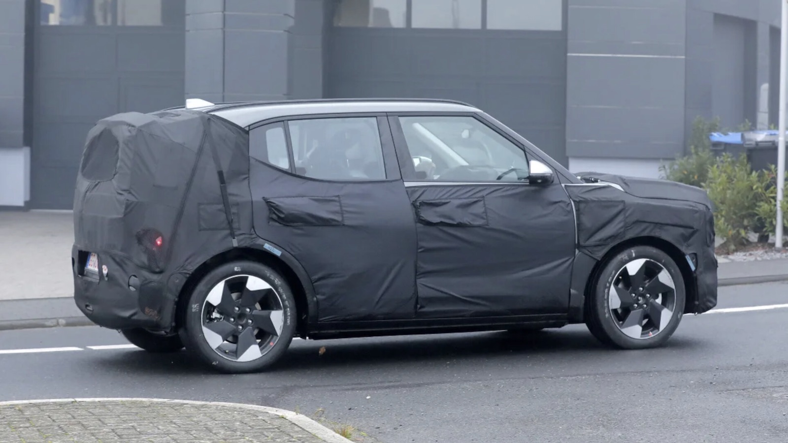 Kia EV2: Πρώτες φωτογραφίες από τις δοκιμές στο δρόμο