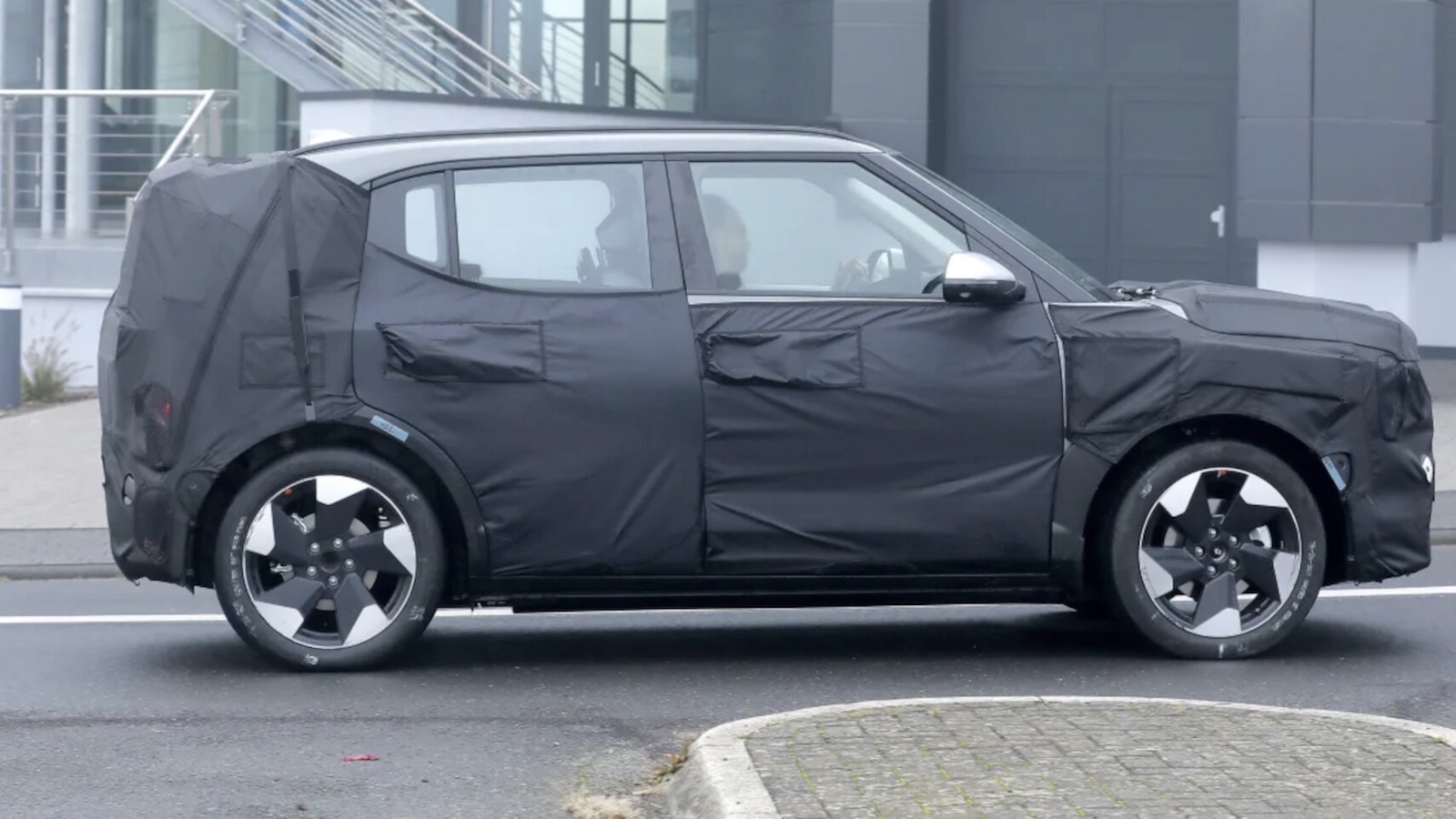 Kia EV2: Πρώτες φωτογραφίες από τις δοκιμές στο δρόμο