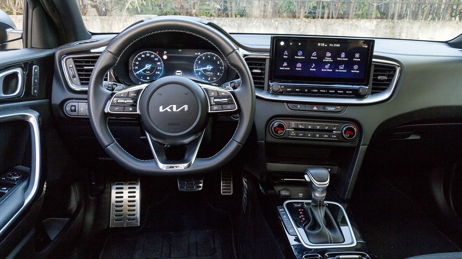 Εσωτερικό Kia XCeed με αυτόματο κιβώτιο.