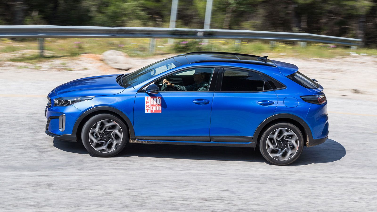 Πλαινή φωτογραφία Kia XCeed.