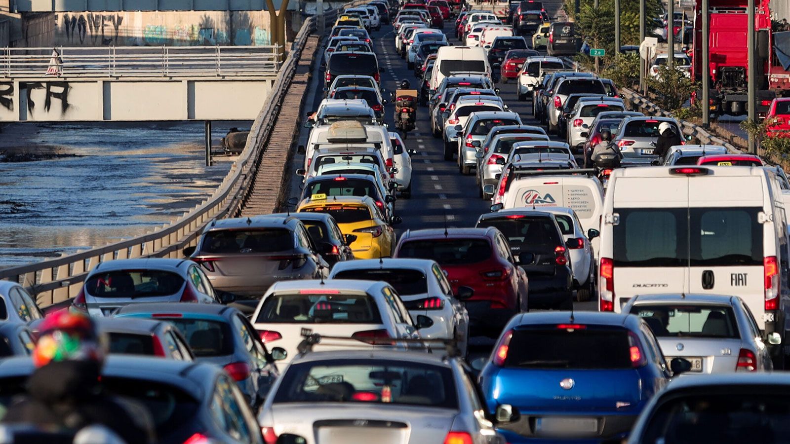 Κίνηση στους δρόμους: Πώς θα λυθεί το πρόβλημα; - 2 μέρες υποχρεωτική τηλεργασία & νέοι δρόμοι η πρόταση της ΟΔΟΜΕΛ