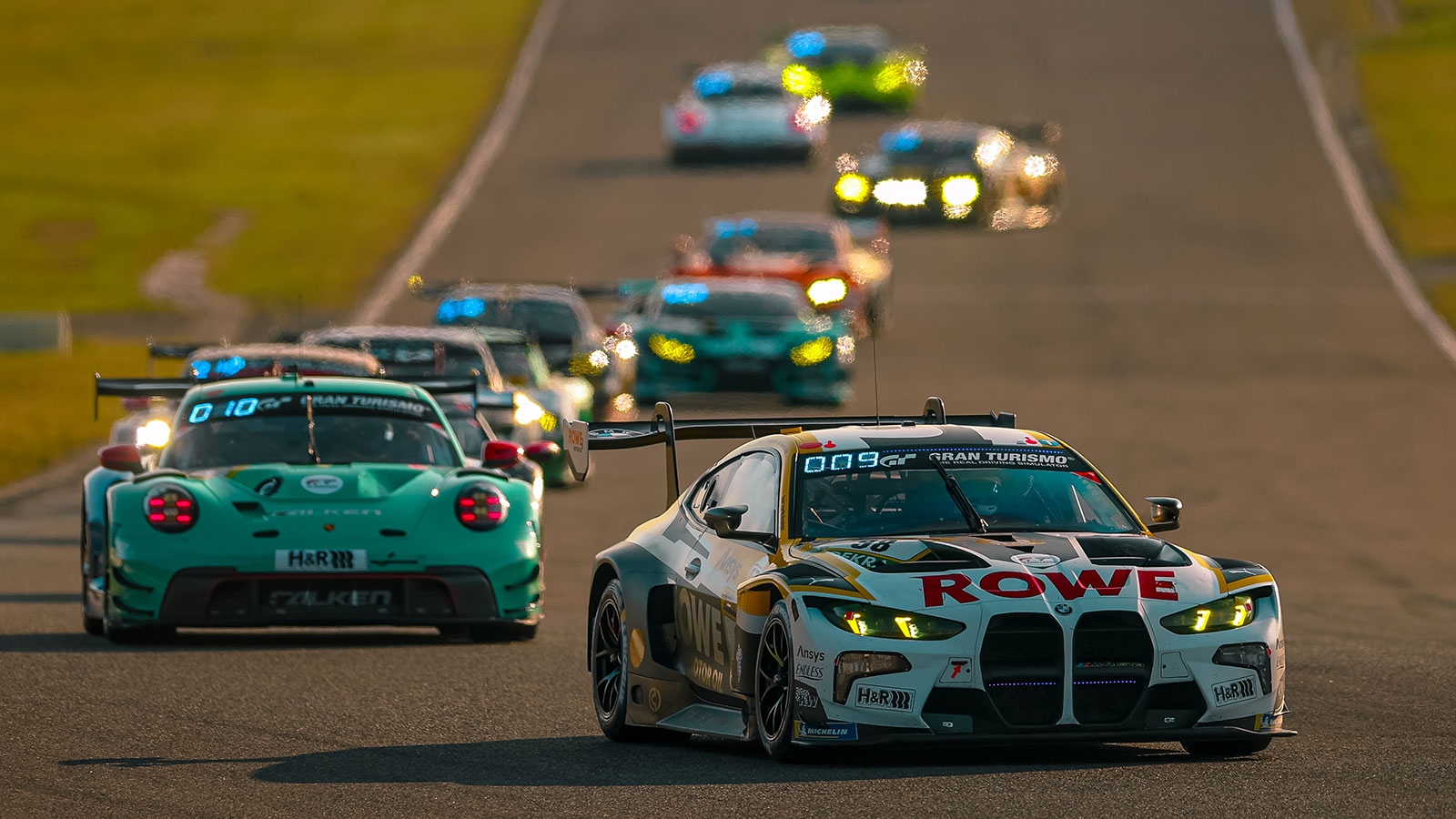 Ένα σετ τέτοιων ελαστικών κοστίζει 3.200 ευρώ χωρίς ΦΠΑ και ο κανονισμός λέει ότι μπορούν να χρησιμοποιηθούν 29 σετ, ήτοι λάστιχα αξίας 93.000 ευρώ.