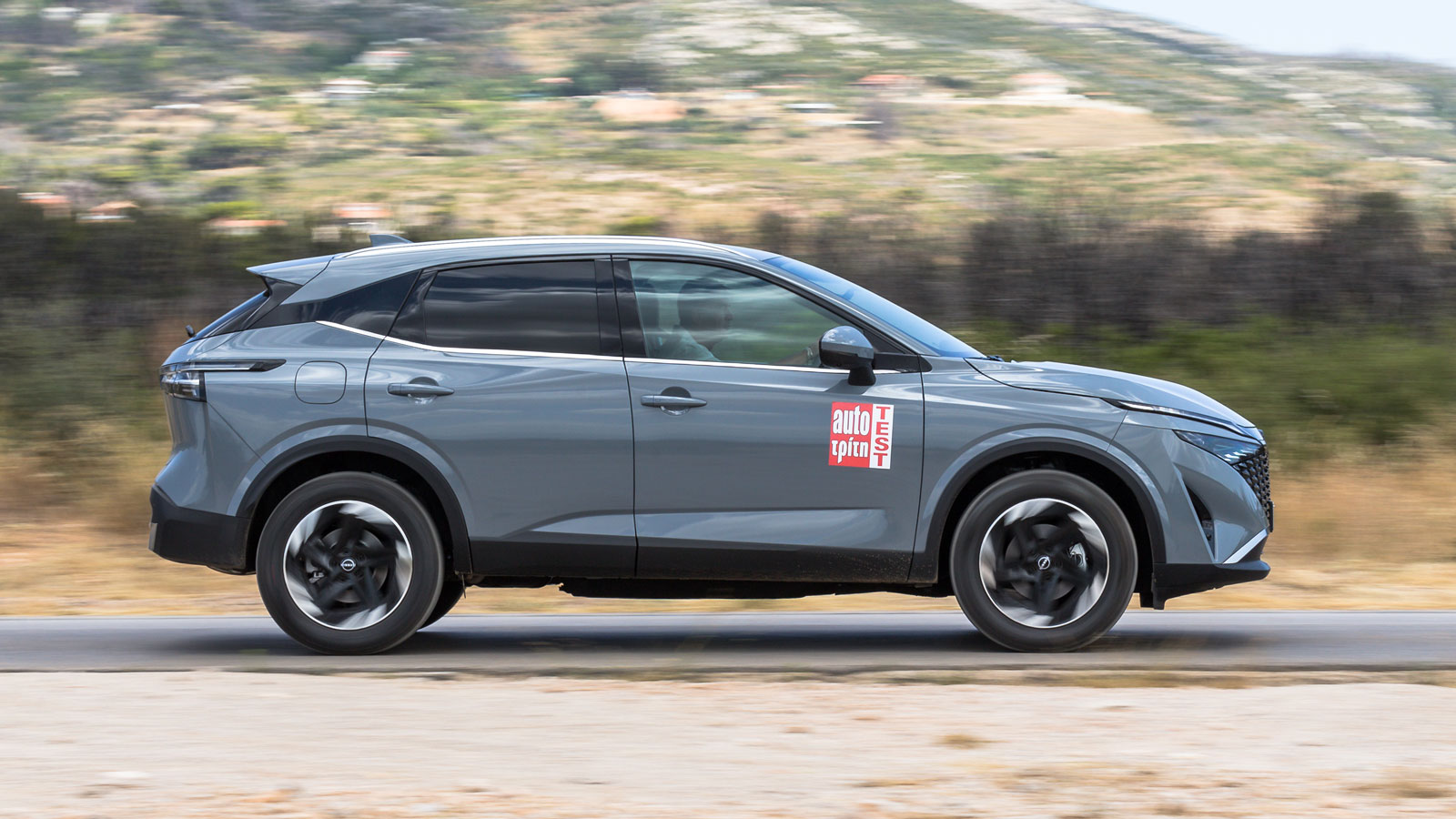 Αν και σχετικά λιγότερο προηγμένη, βασιζόμενη σε ηλεκτρικό σύστημα 12V αντί για το πιο ισχυρό 48V που είναι ευρέως διαθέσιμο σήμερα, η ήπια υβριδική τ