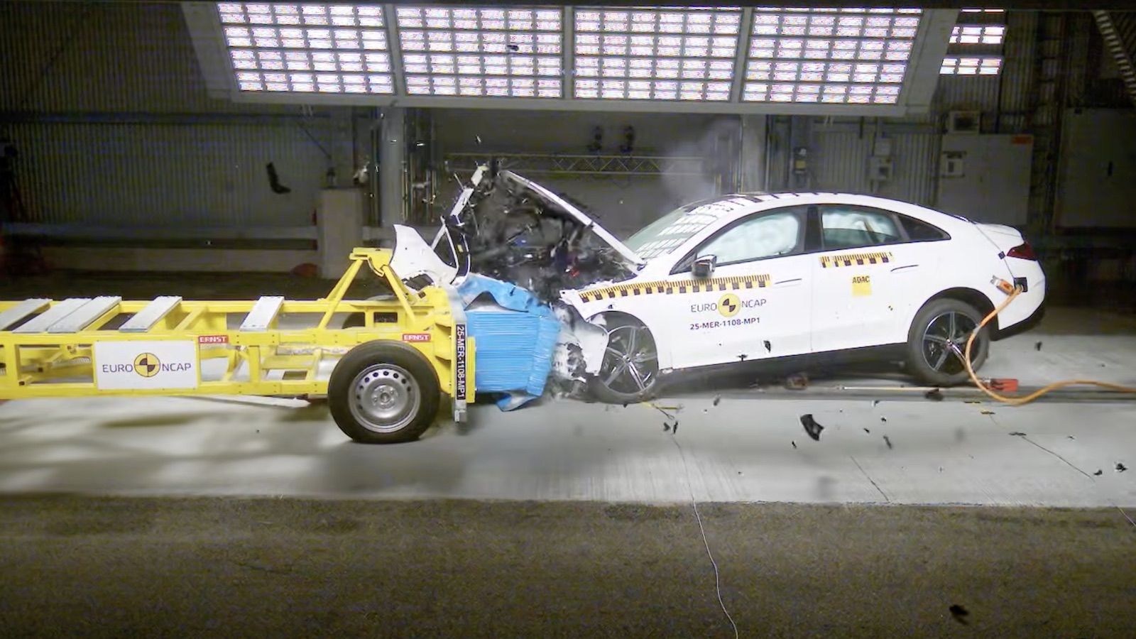 Mercedes-Benz CLA -crash test
