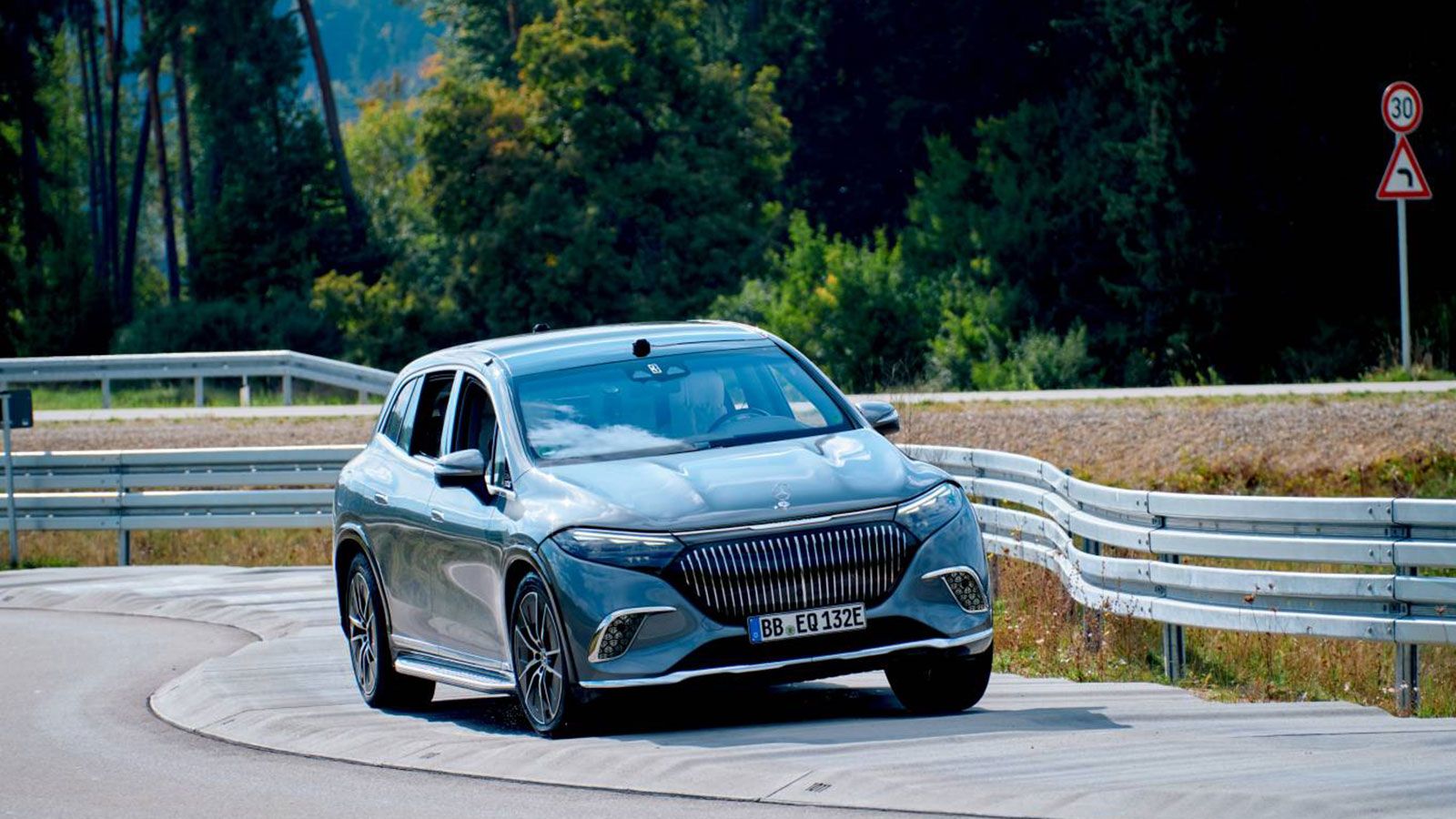 Το κέντρο δοκιμών για τα συστήματα ασφάλειας, λογισμικού, ενεργειακής απόδοσης και υποβοήθησης οδήγησης έχει σχεδιαστεί ώστε να αναπαριστά όσο πιο ρεα