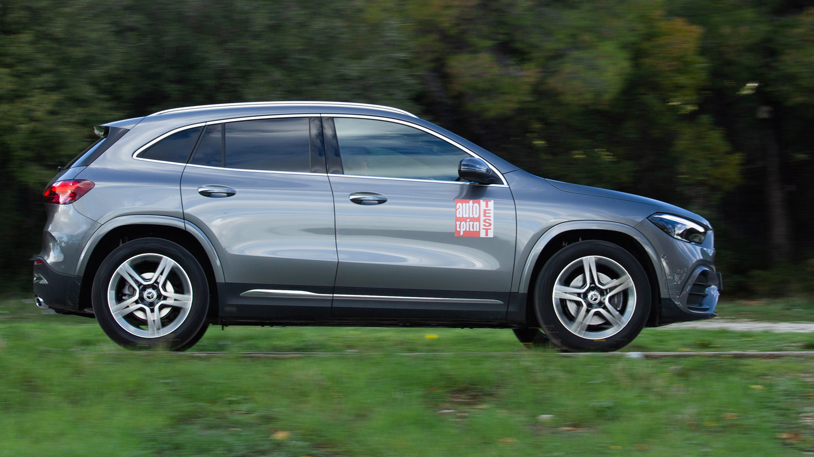 Στην ήπια υβριδική Mercedes GLA (163 PS) το bonus από το mild hybrid σύστημα καλύπτει μαεστρικά μια μικρή ραθυμία, έως ότου να «μπει» το τούρμπο με το