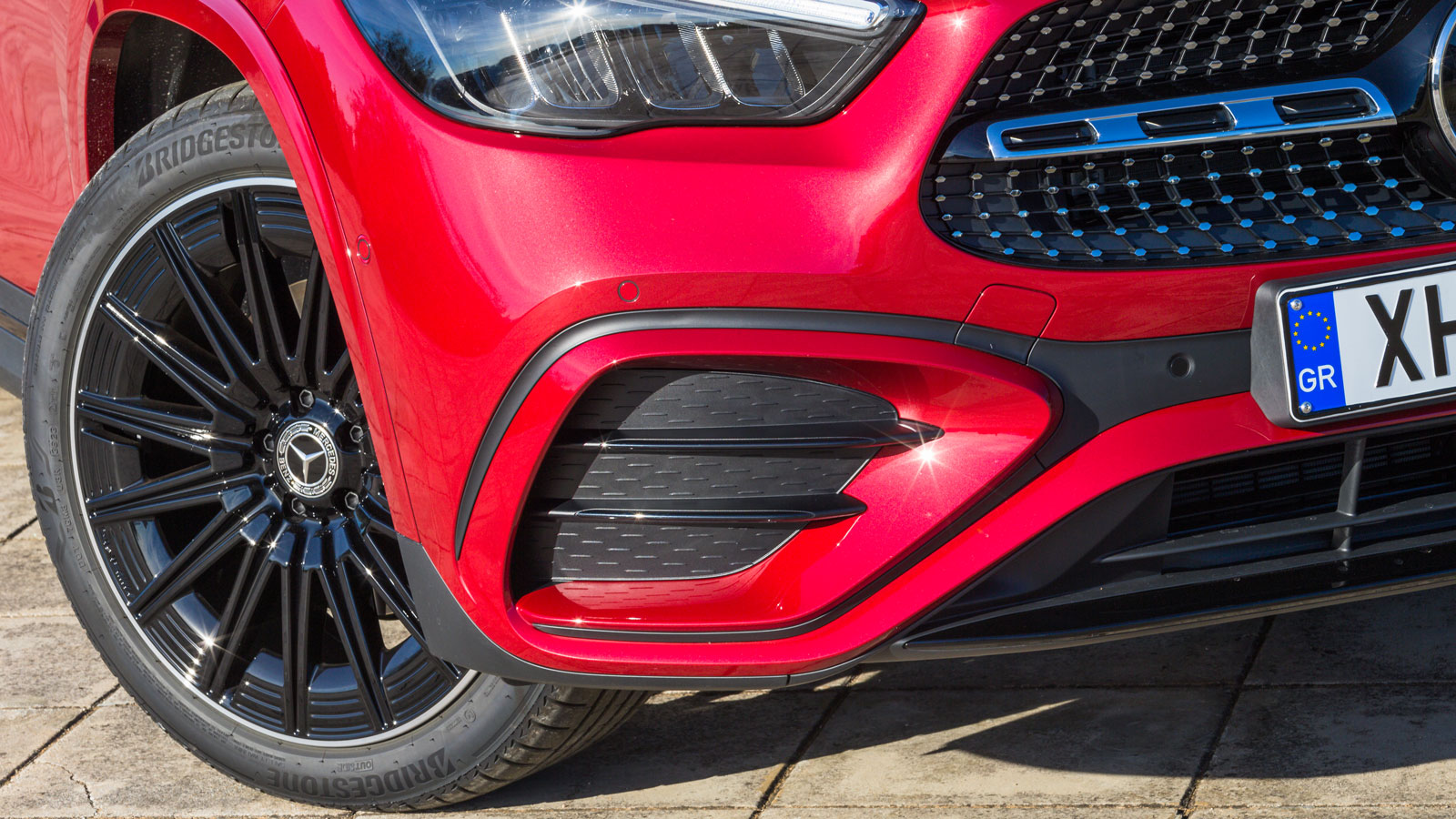 Mercedes GLA: Πώς «παντρεύει» πολυτέλεια, τεχνολογία & κομψή εμφάνιση;