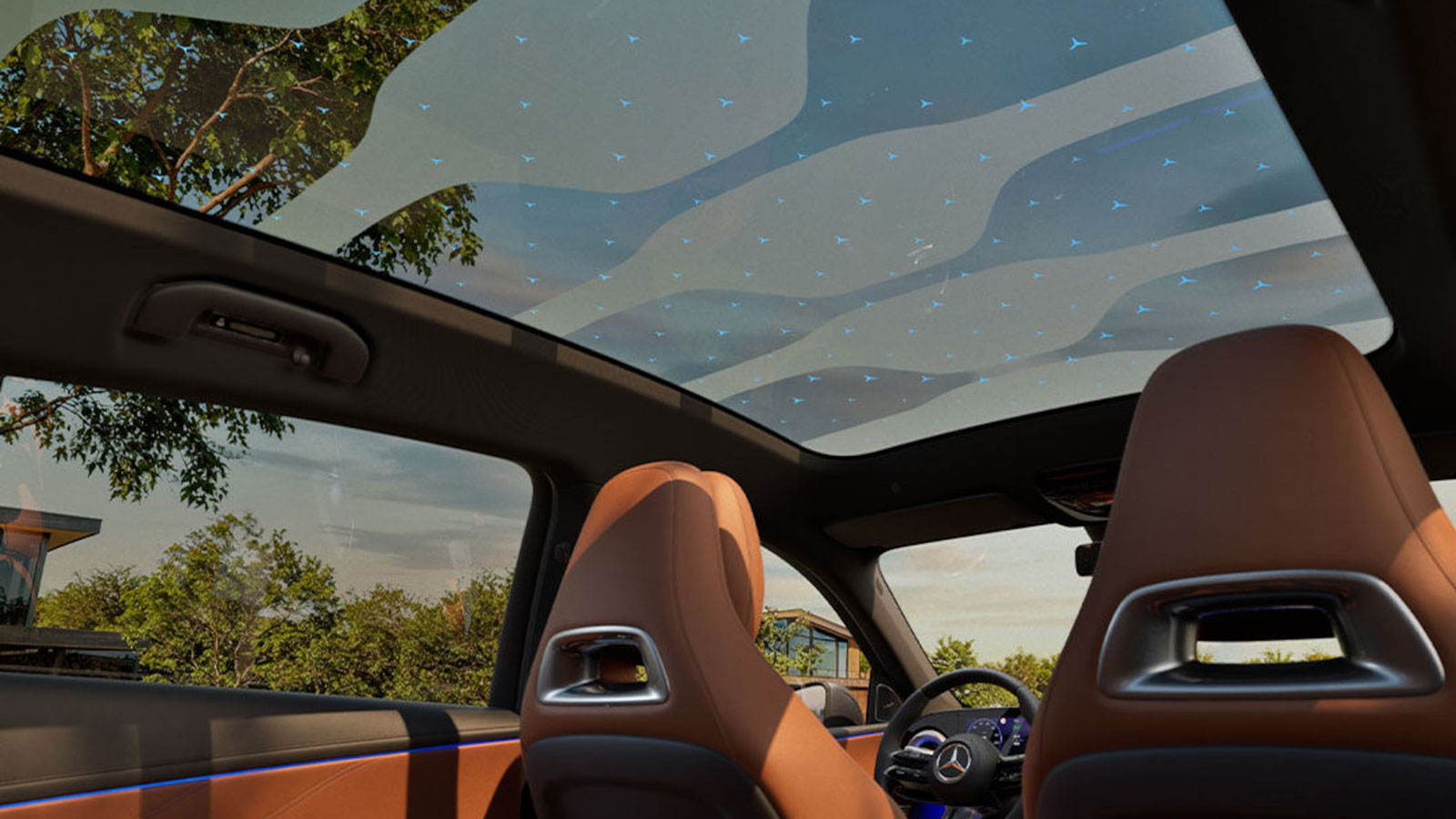 Η γυάλινη οροφή SKY CONTROL διαθέτει εννέα ηλεκτρικά ενεργοποιούμενα τμήματα που μπορούν να ανάψουν 162 αστέρια σε 64 διαφορετικούς χρωματισμούς.