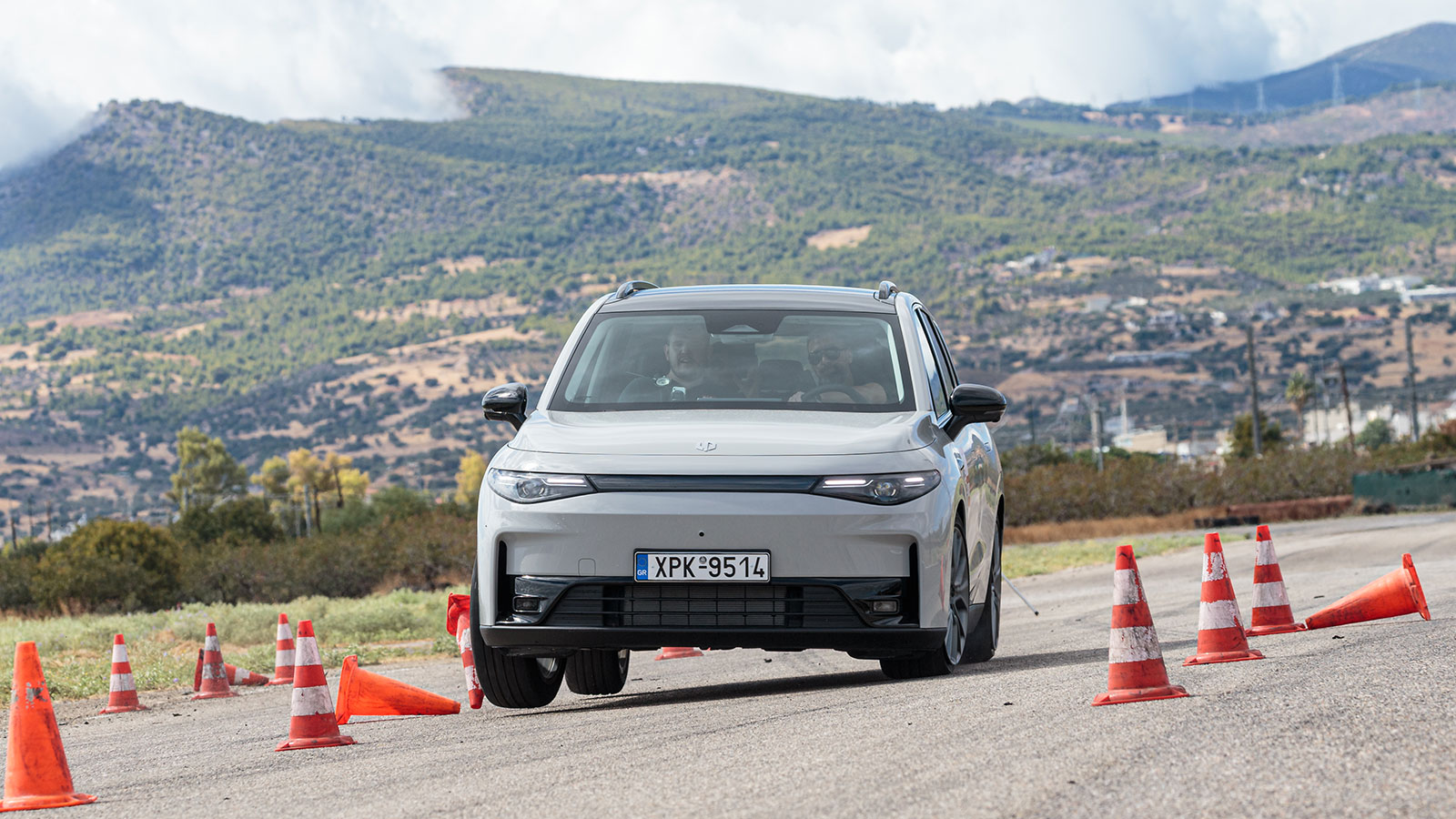 Tα Leapmotor C10 REEV και EV στο τεστ αποφυγής κινδύνου elk/moose test | autotriti.gr