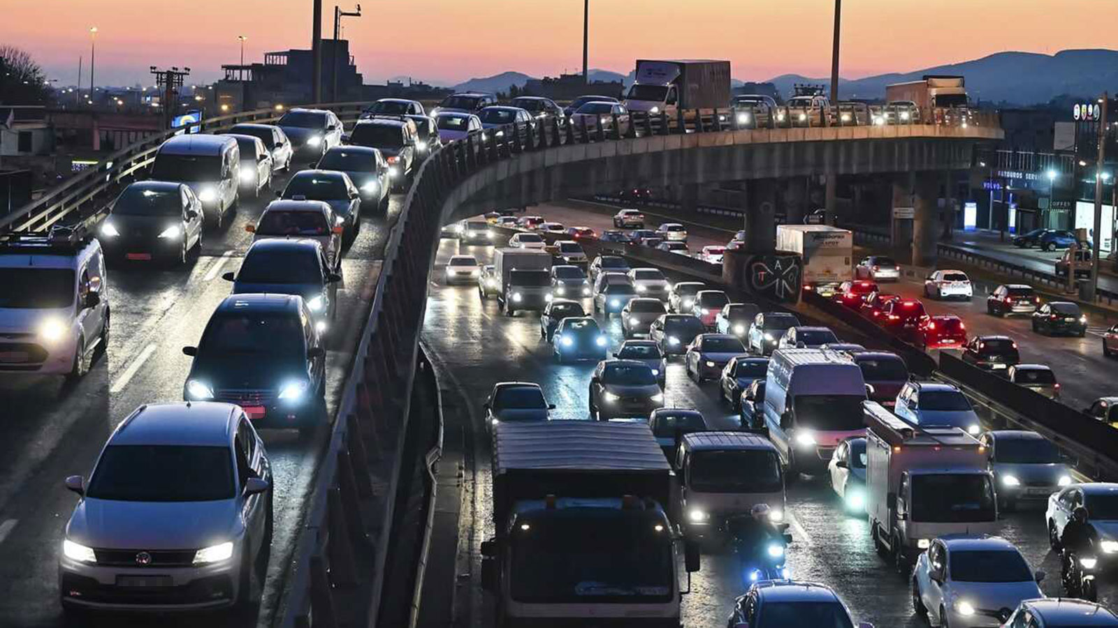 Επίσημο: Ψηφίστηκε ο νέος ΚΟΚ -Τι αλλάζει σε πρόστιμα και ποινές