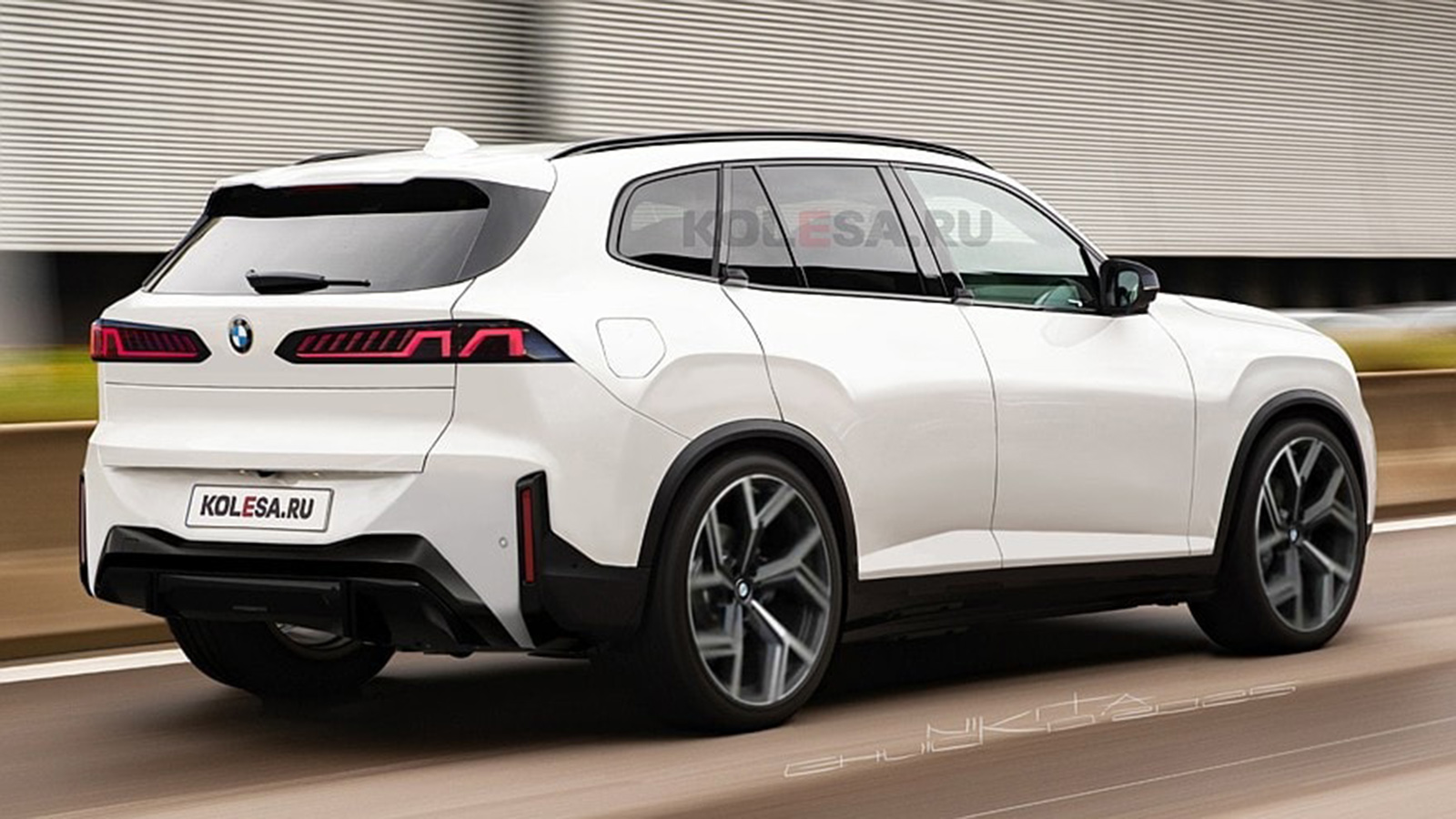 Τα πίσω φώτα είναι επίσης μεγάλα.