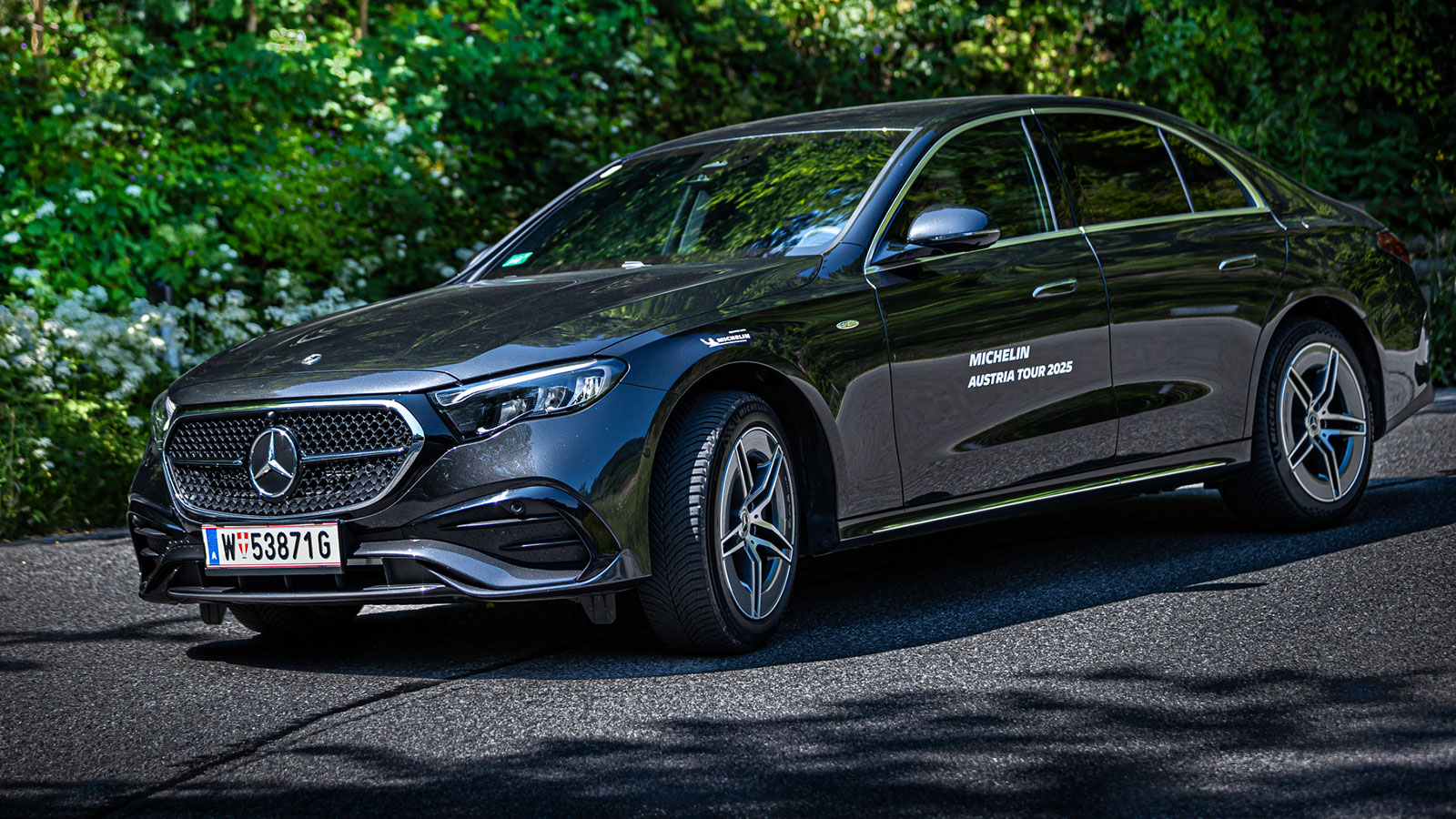 Όταν χρειάστηκε να φρενάρουμε ξαφνικά, το ελαστικό ανταποκρίθηκε άψογα γατζώνοντας στην ζεστή αυστριακή άσφαλτο, χωρίς την παραμικρή αίσθηση ολίσθησης