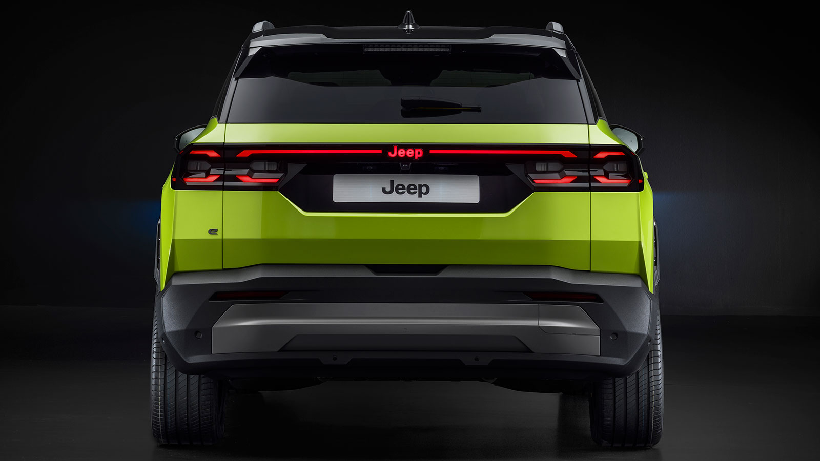 Τα LED Matrix φώτα εμπρός και τα ιδιαίτερης σχεδίασης πίσω, εκσυγχρονίζουν σημαντικά την εικόνα του Compass και του προσδίδουν μια ξεχωριστή φωτεινή ε